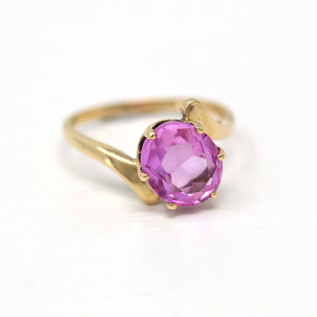 Created Pink Sapphire Ring - Retro 10k Yellow Gold Oval Faceted 2.57 CT Stone - Vintage Circa 1960s Size 6 1/4 Bypass Statement Fine Jewelry