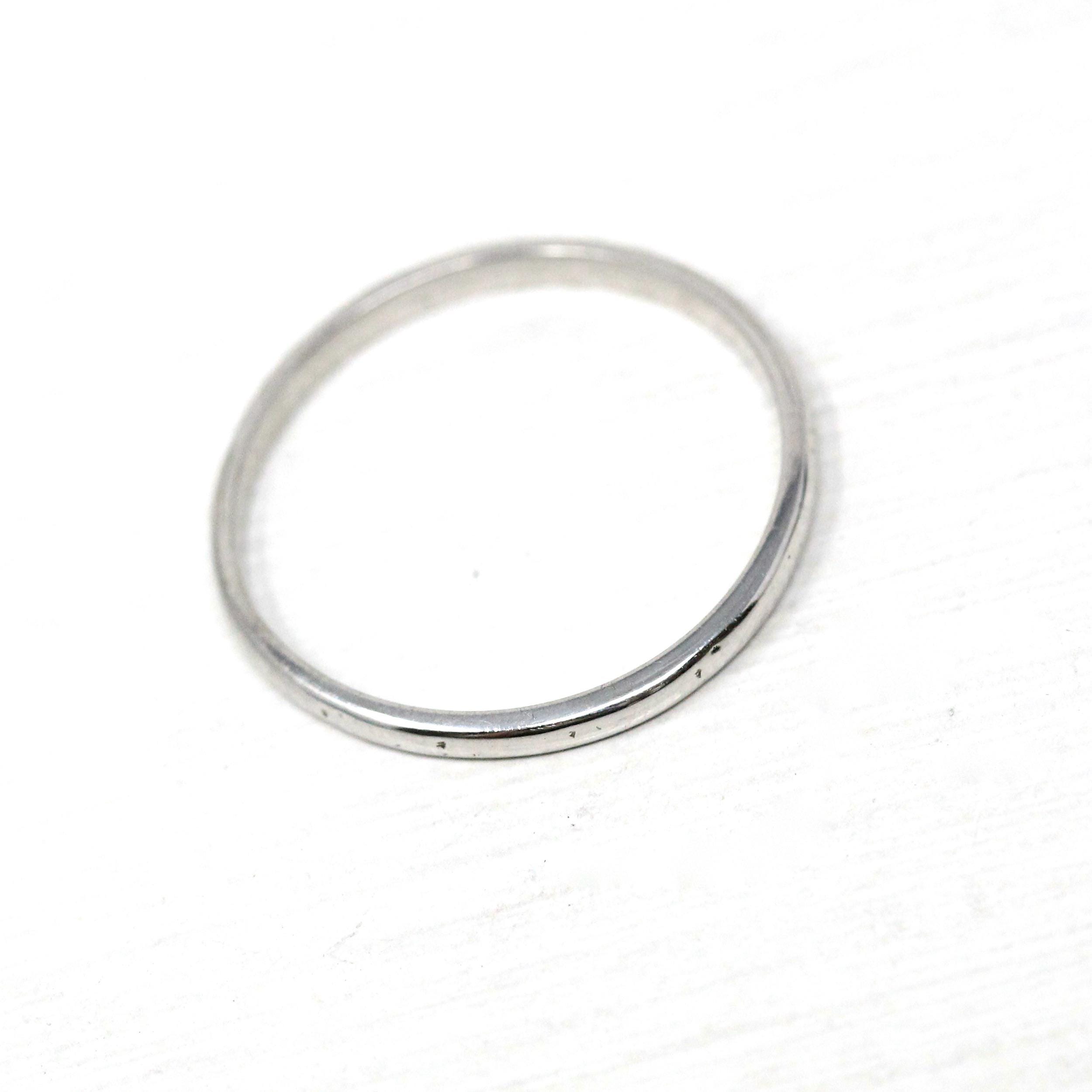 Vintage Wedding Band - Art Deco Era 18k White Gold Subtle Engraved Etched Design Ring - Circa 1930's Size 7 Stacking Bridal Fine 30s Jewelry