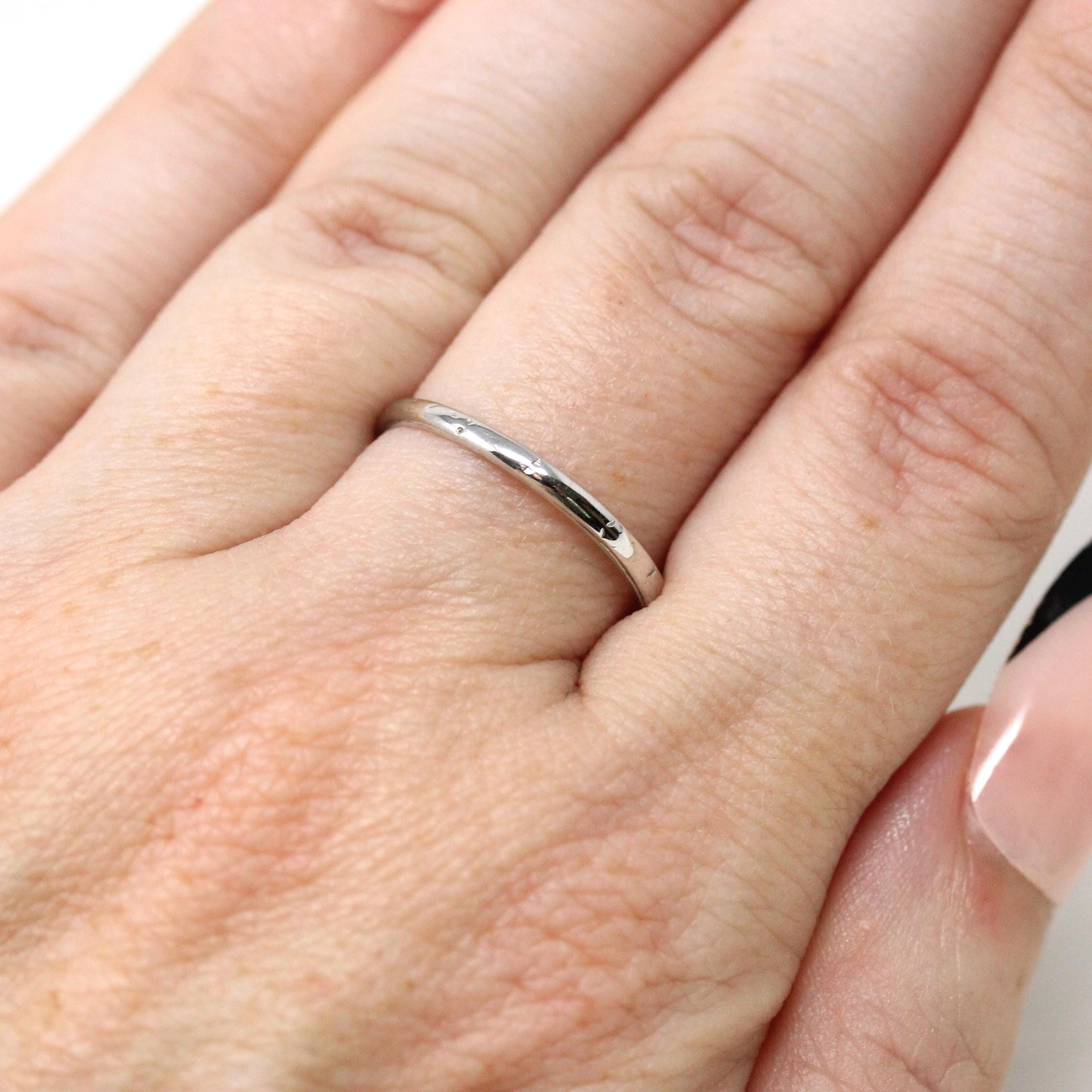 Vintage Wedding Band - Art Deco Era 18k White Gold Subtle Engraved Etched Design Ring - Circa 1930's Size 7 Stacking Bridal Fine 30s Jewelry