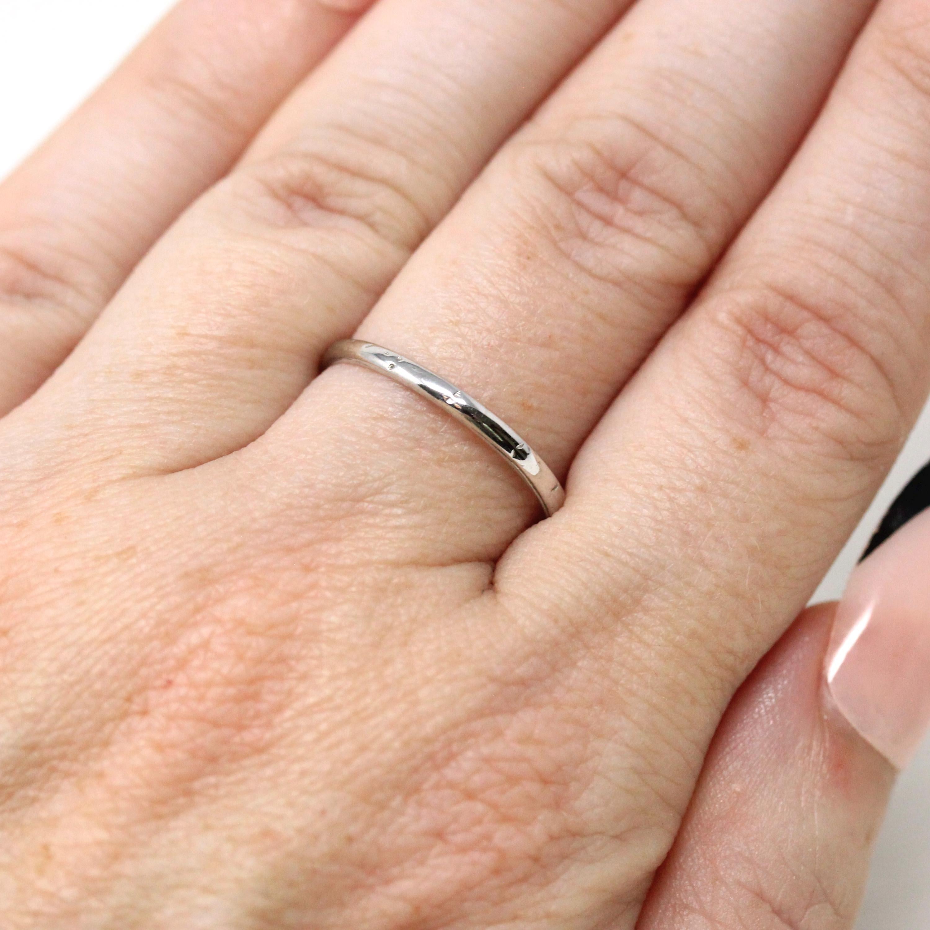 Vintage Wedding Band - Art Deco Era 18k White Gold Subtle Engraved Etched Design Ring - Circa 1930's Size 7 Stacking Bridal Fine 30s Jewelry