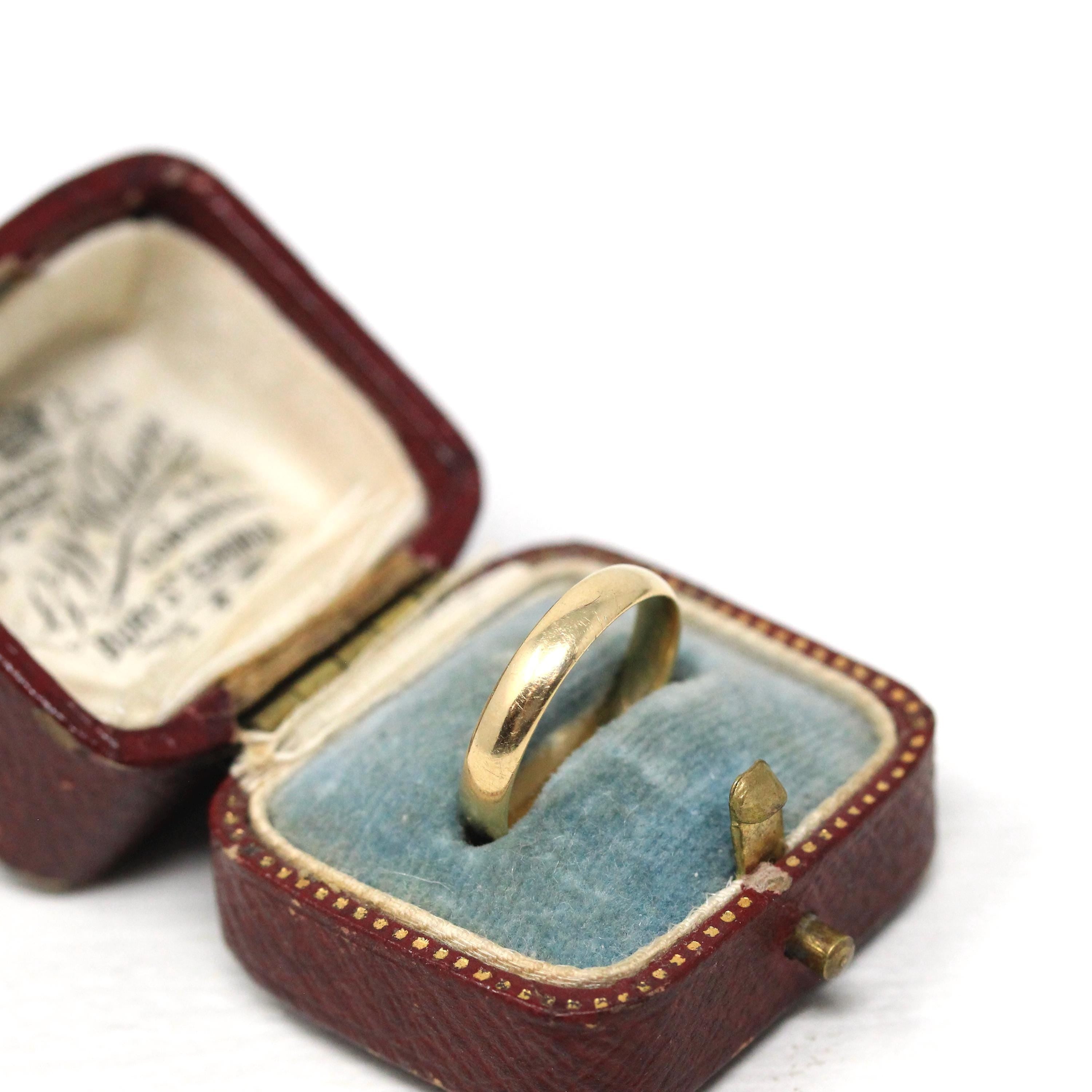 Vintage Wedding Band - Retro 14k Yellow Gold Unadorned 3.17 mm Unisex Ring - Dated 1945 Size 5 1/4 40's Stacking Wedding Statement Jewelry