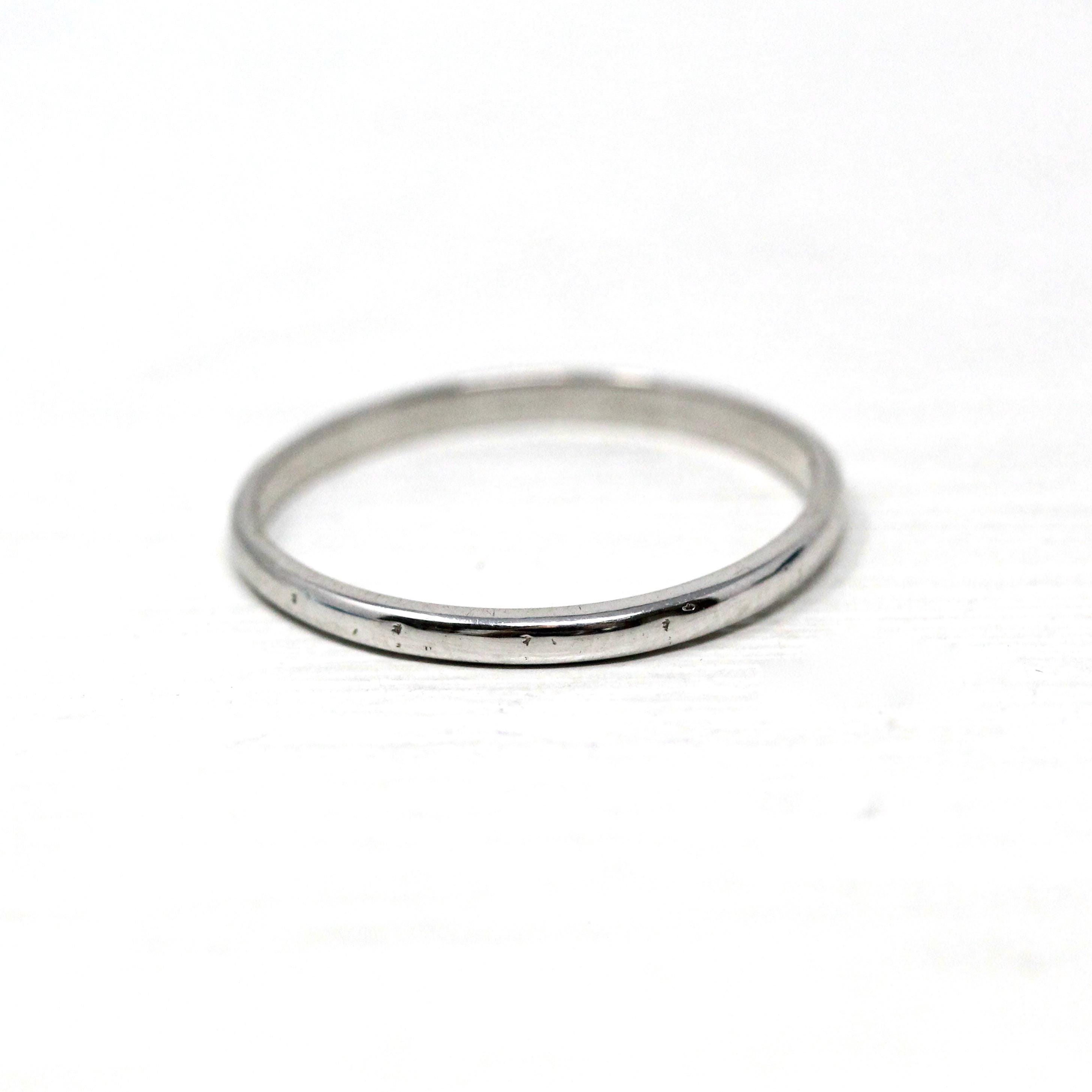 Vintage Wedding Band - Art Deco Era 18k White Gold Subtle Engraved Etched Design Ring - Circa 1930's Size 7 Stacking Bridal Fine 30s Jewelry