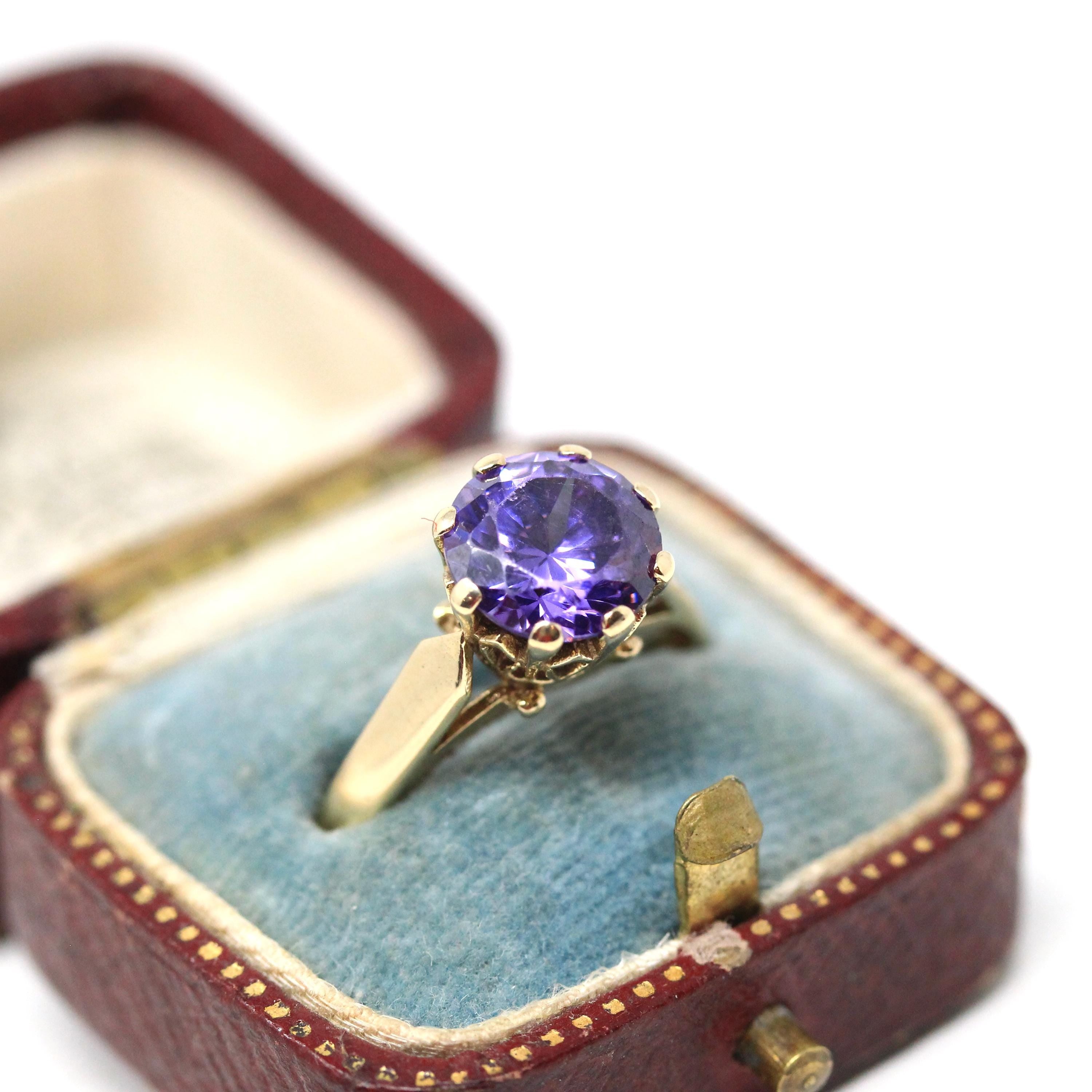 Modern Solitaire Ring - Estate 9k Yellow Gold Round Faceted Purple CZ Gemstone Basket Setting - Size 6 3/4 Fine Cubic Zirconia Y2K Jewelry