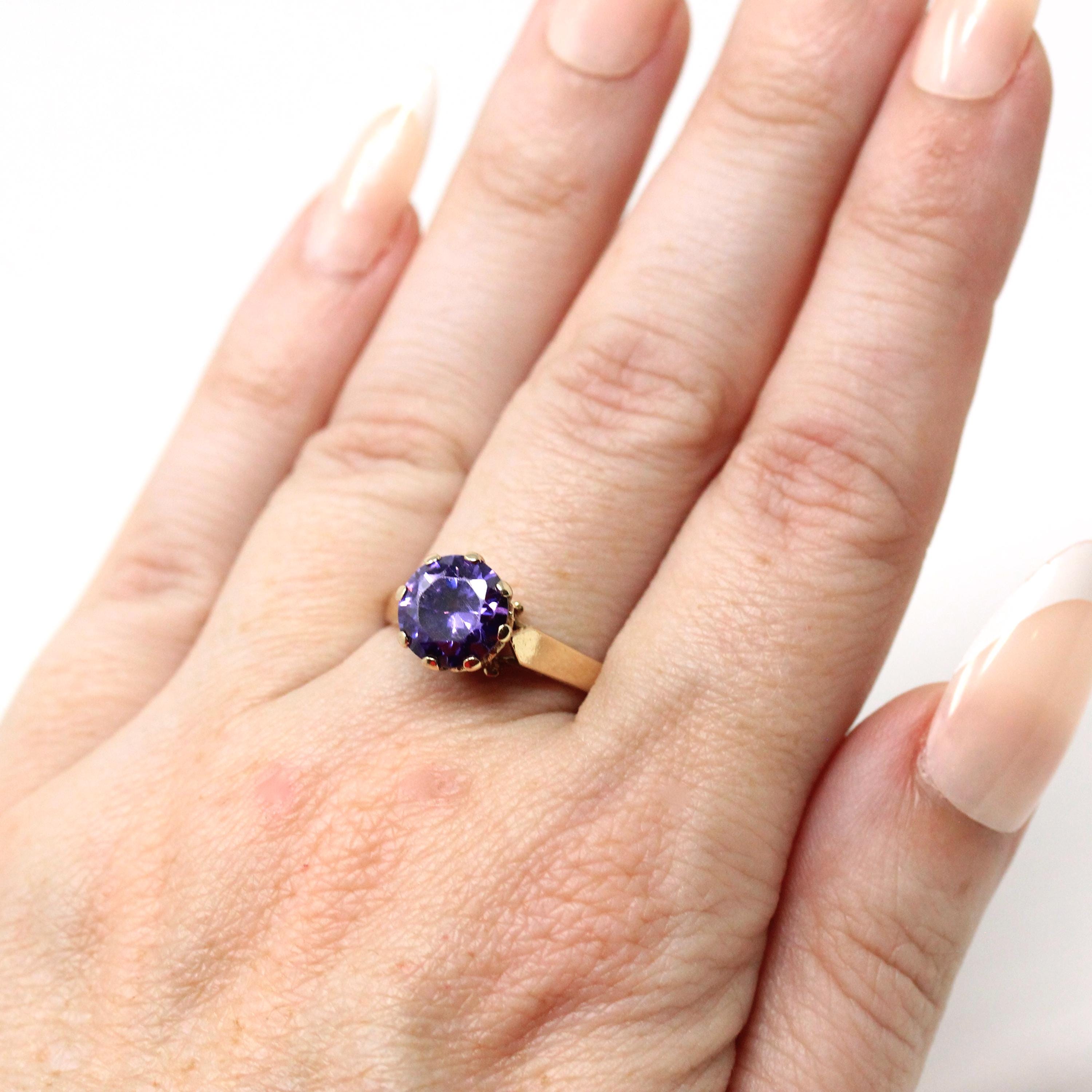 Modern Solitaire Ring - Estate 9k Yellow Gold Round Faceted Purple CZ Gemstone Basket Setting - Size 6 3/4 Fine Cubic Zirconia Y2K Jewelry