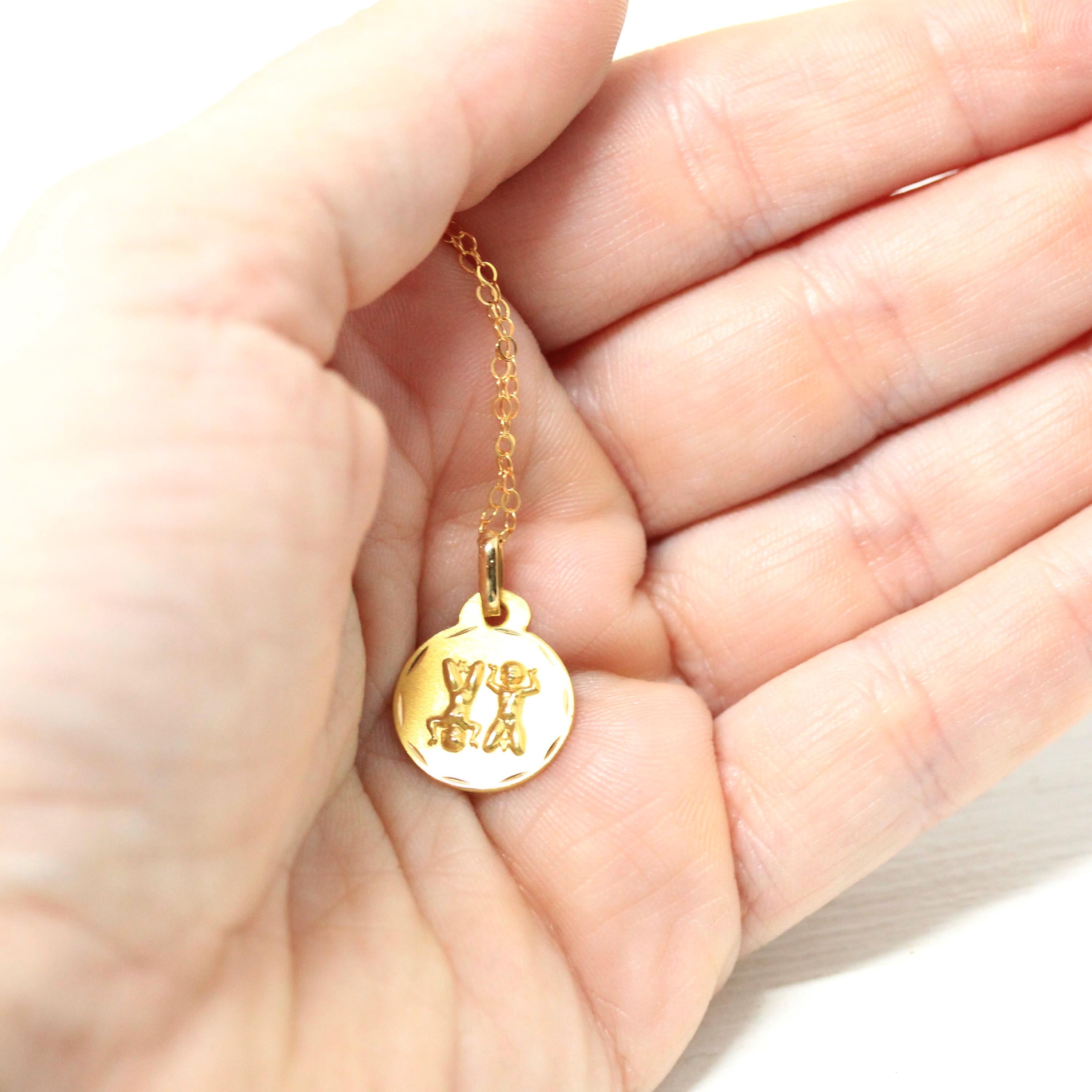 Estate Gemini Charm - Modern 18k Yellow Gold The Twins Air Element Pendant Necklace - Circa 1990s Era Zodiac Italian Italy Fine 90s Jewelry