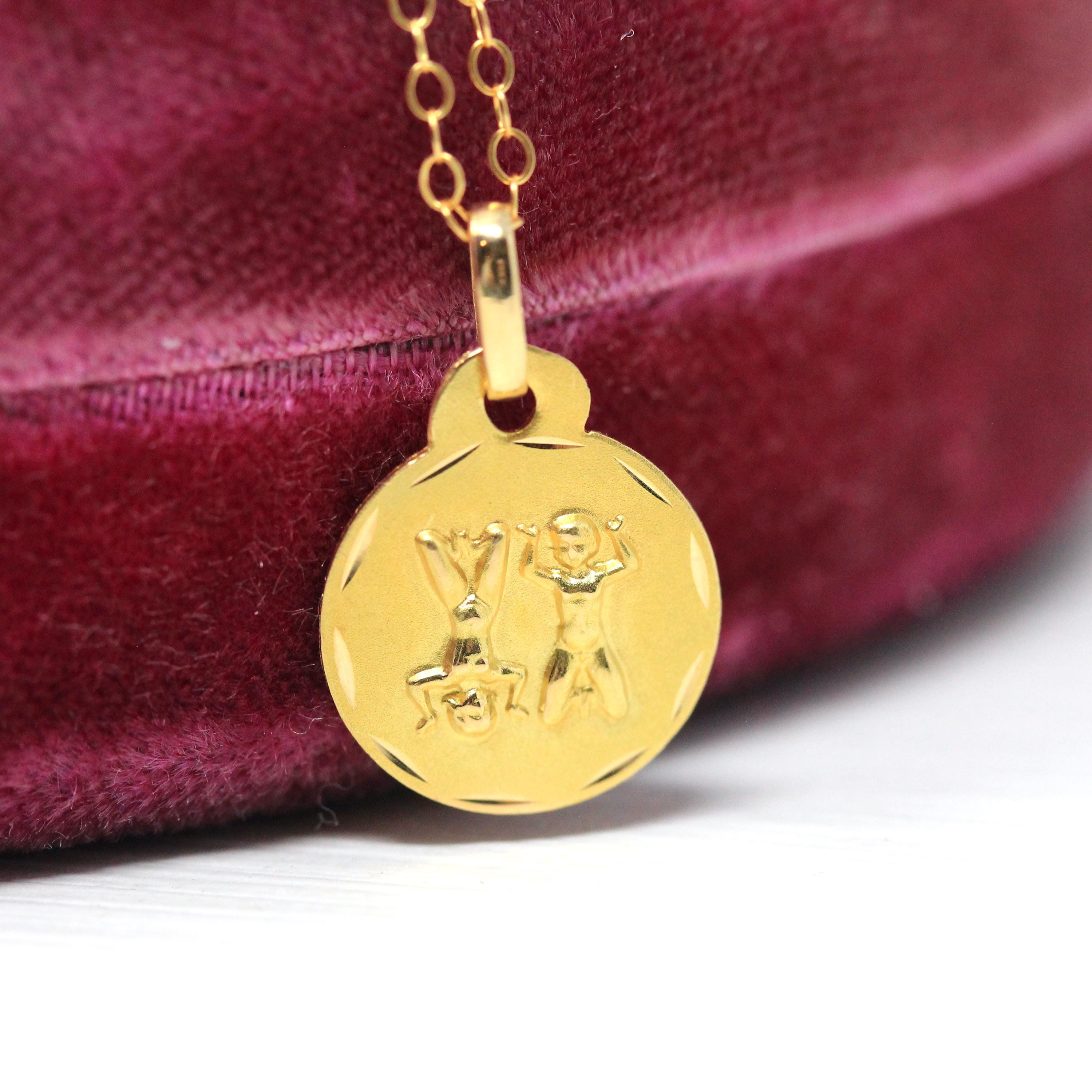 Estate Gemini Charm - Modern 18k Yellow Gold The Twins Air Element Pendant Necklace - Circa 1990s Era Zodiac Italian Italy Fine 90s Jewelry