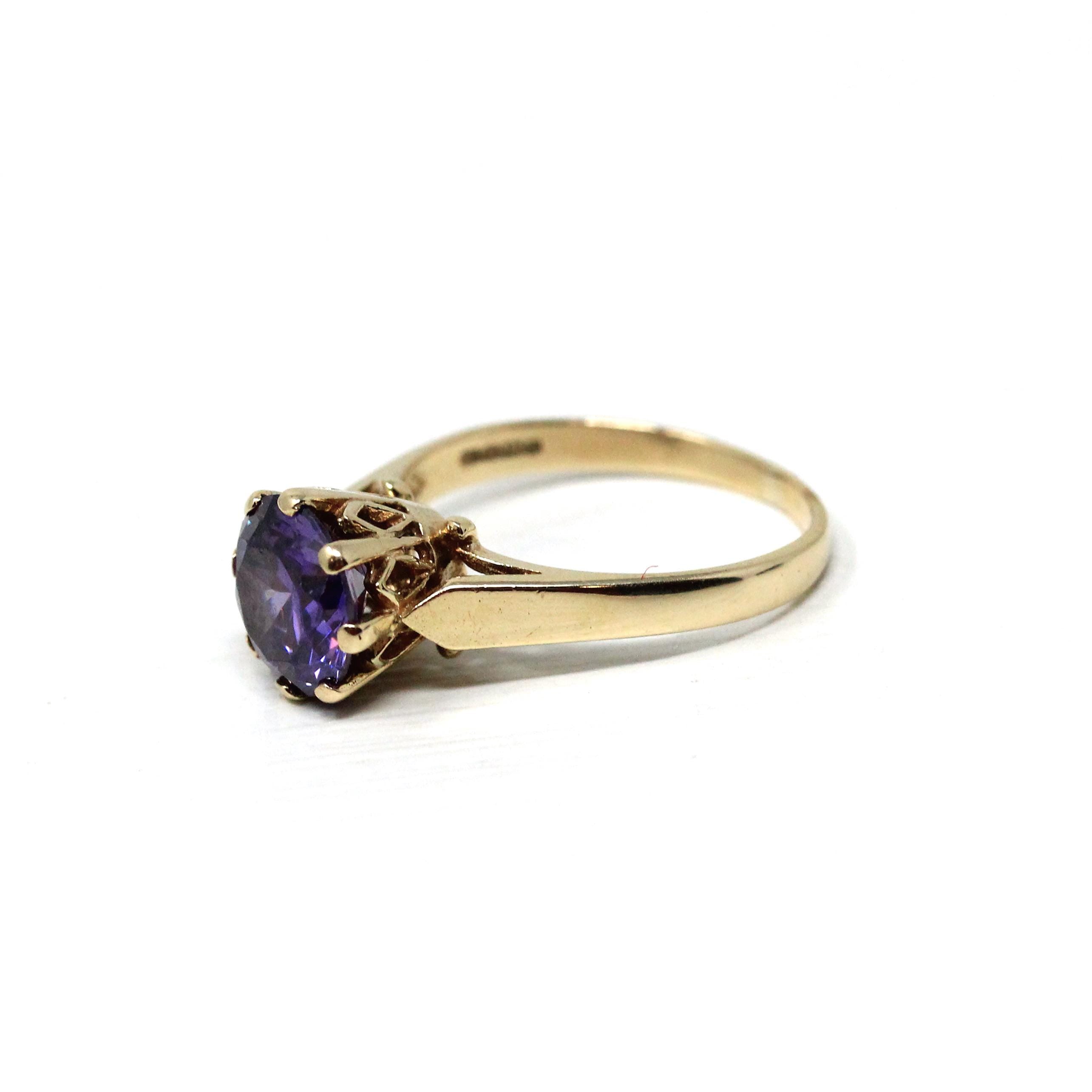Modern Solitaire Ring - Estate 9k Yellow Gold Round Faceted Purple CZ Gemstone Basket Setting - Size 6 3/4 Fine Cubic Zirconia Y2K Jewelry