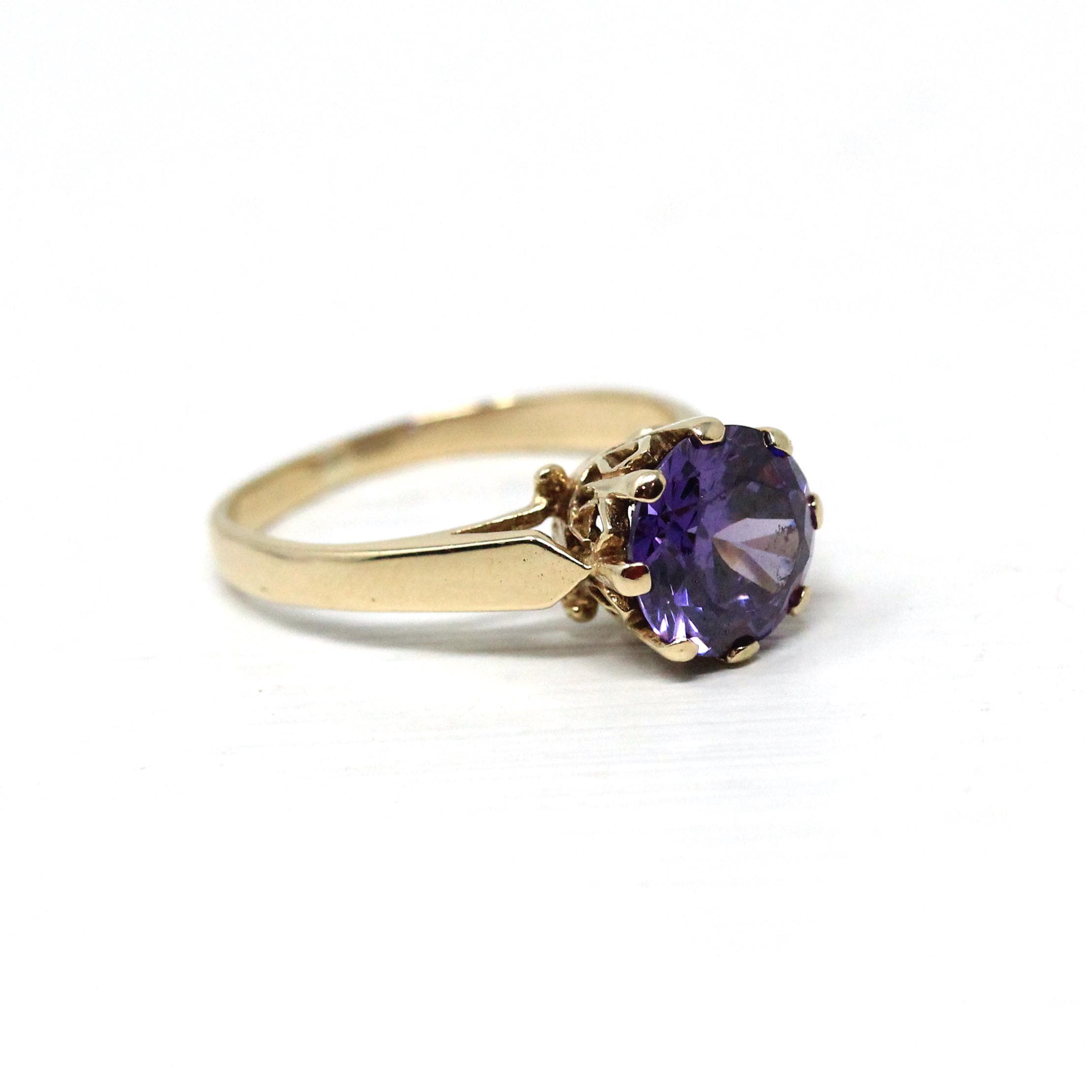 Modern Solitaire Ring - Estate 9k Yellow Gold Round Faceted Purple CZ Gemstone Basket Setting - Size 6 3/4 Fine Cubic Zirconia Y2K Jewelry
