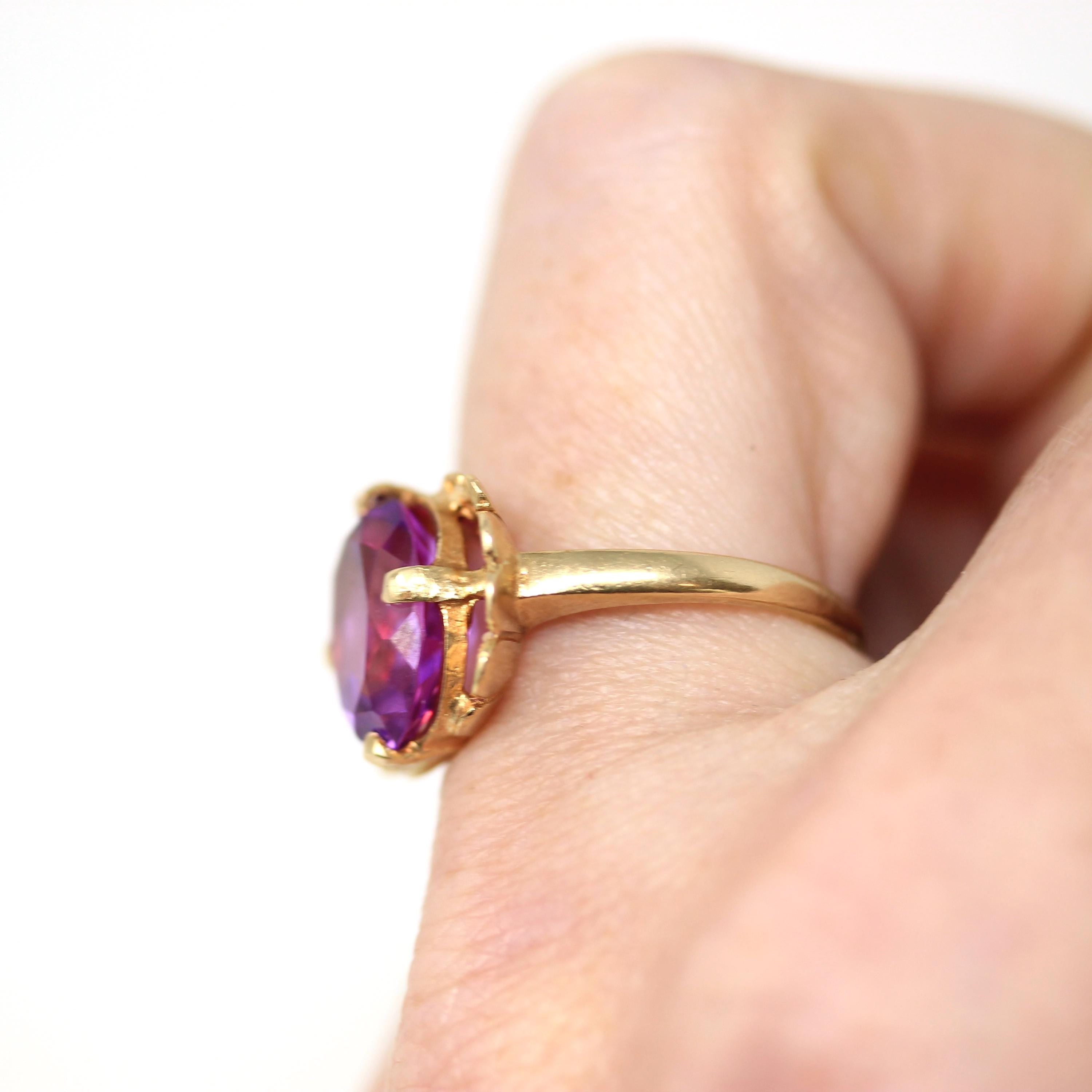 Created Sapphire Ring - Retro 10k Yellow Gold Oval Color Changing Gemstone - Circa 1940s Era Size 5 3/4 Solitaire Fine Statement Jewelry