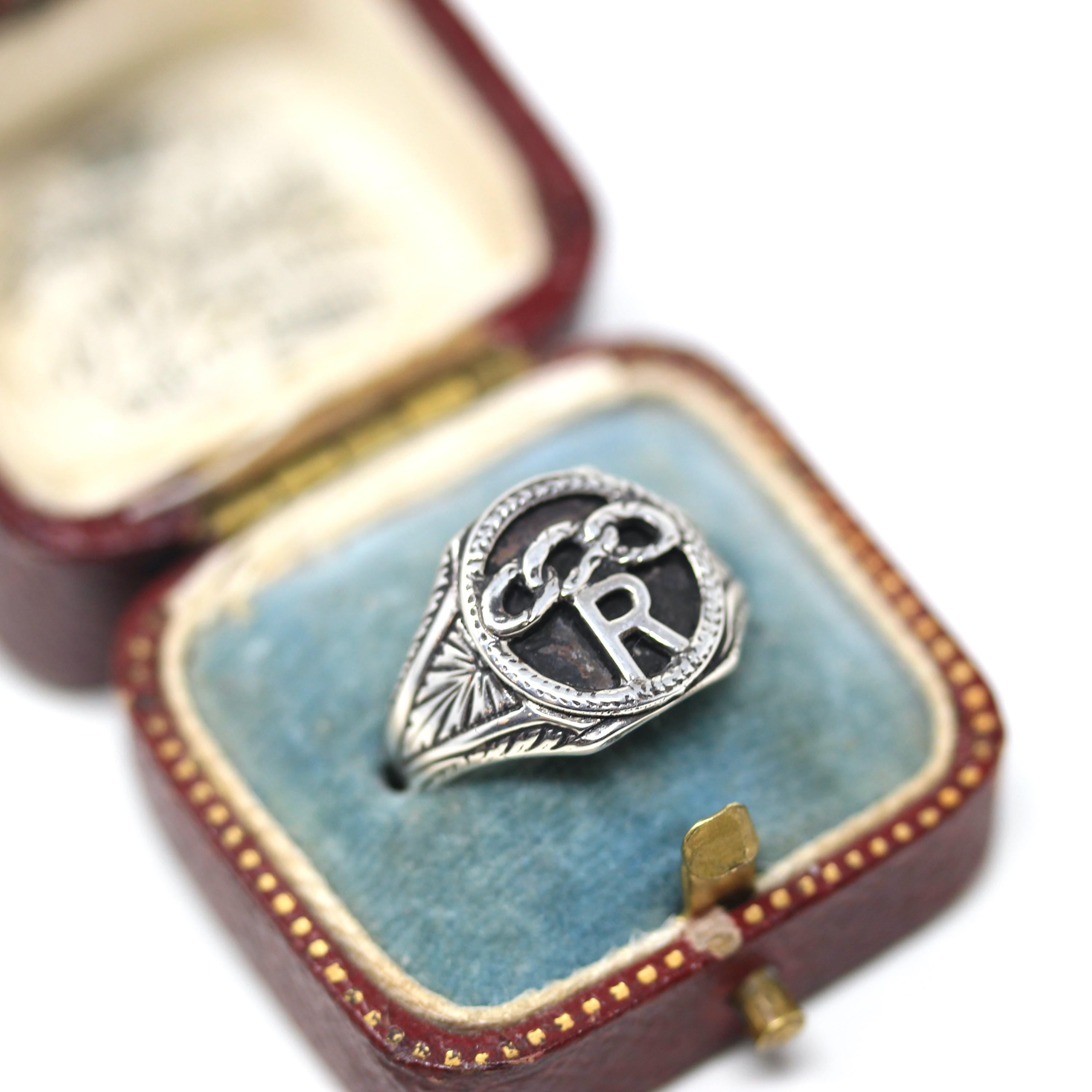 Art Deco "R" Ring - Antique Sterling Silver Three Links Letter Signet - Vintage 1920s Size 5 3/4 Odd Fellows Daughters of Rebekah Jewelry