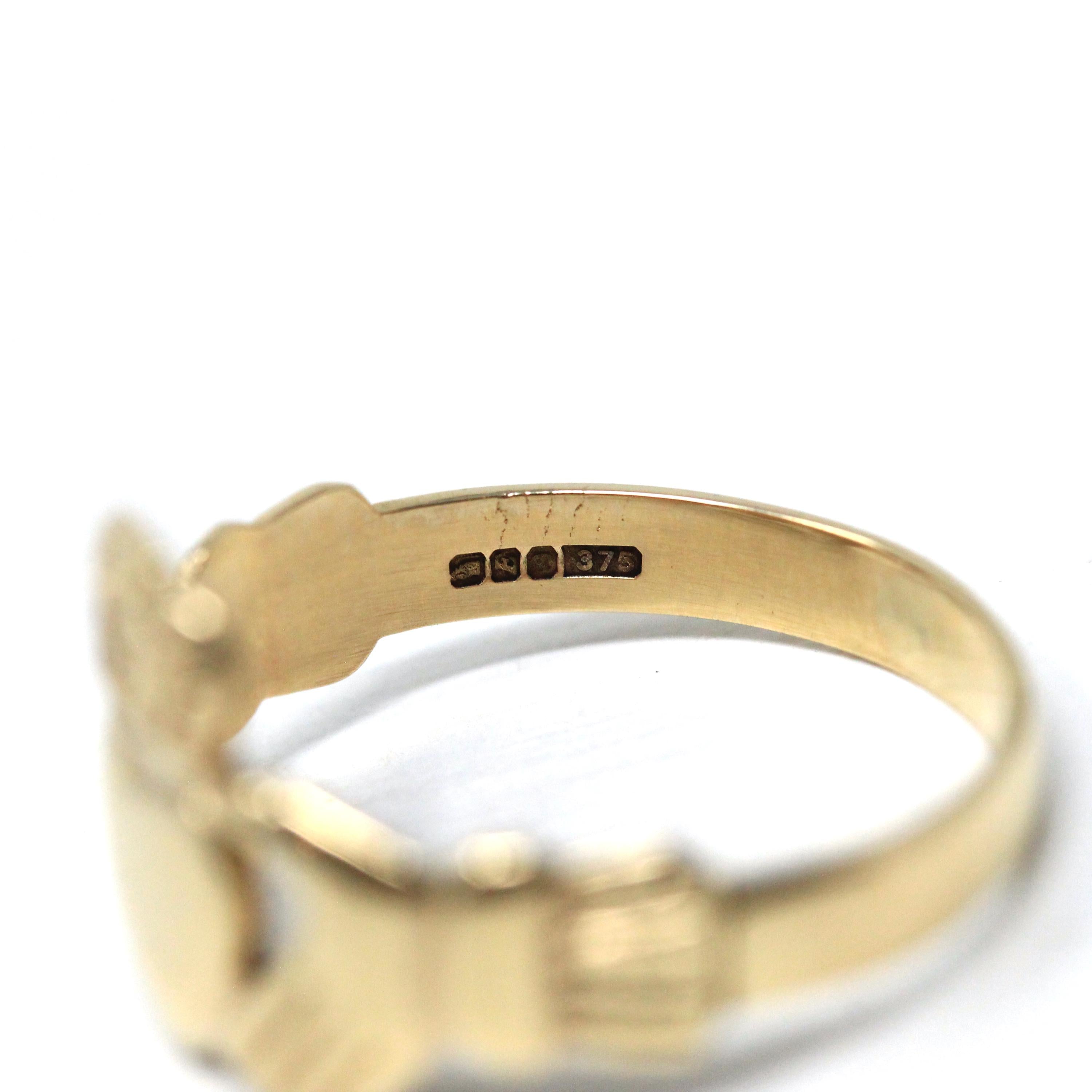 Vintage Claddagh Ring - Retro 9ct Yellow Gold Heart Clasped Hand Crown - Hallmarked 1987 Size 7 Friendship Love Loyalty Fine Irish Jewelry