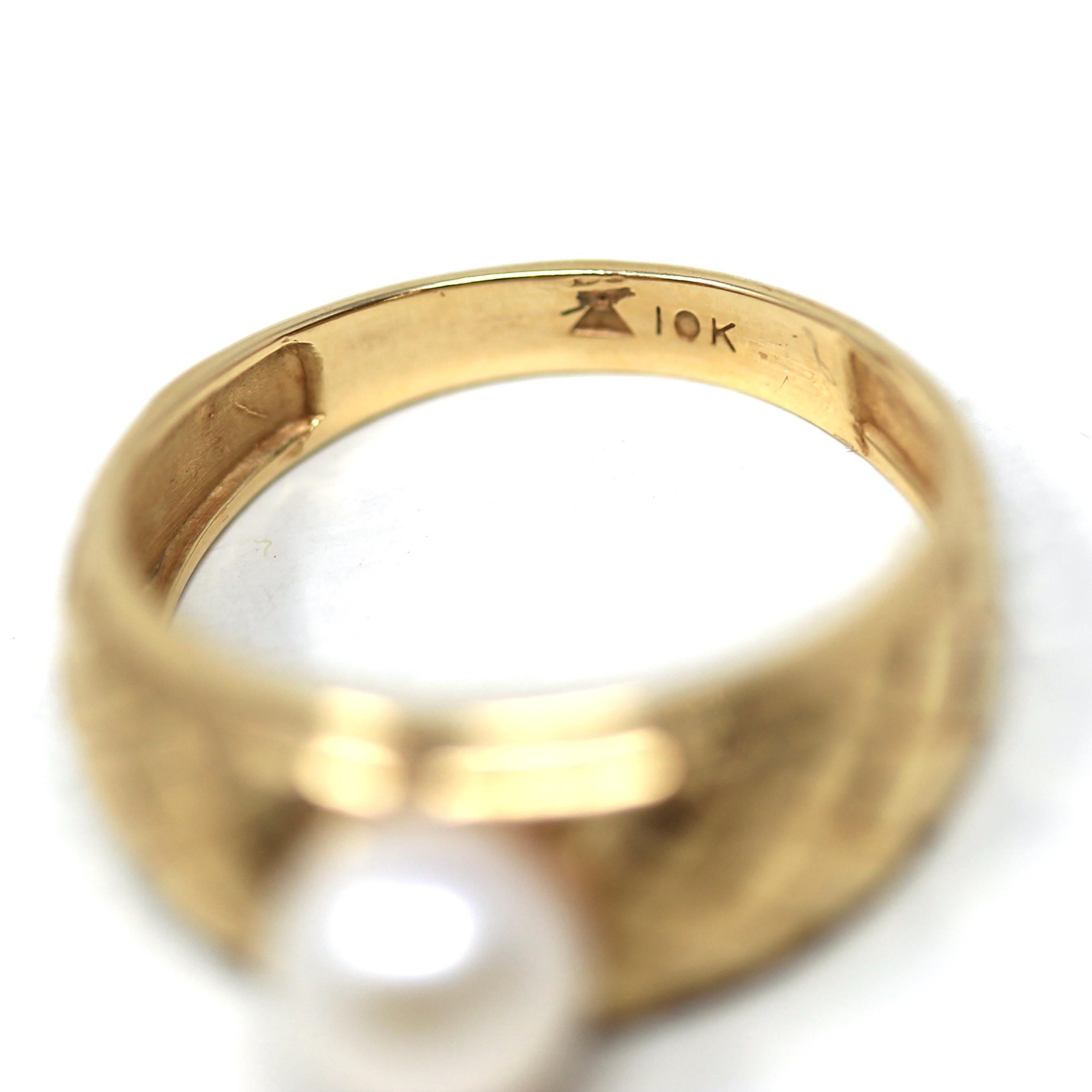 Modern Cultured Pearl Ring - Estate 10k Yellow Gold Solitaire Style Gemstone - Circa 1990s Size 7 3/4 June Birthstone Fine Statement Jewelry