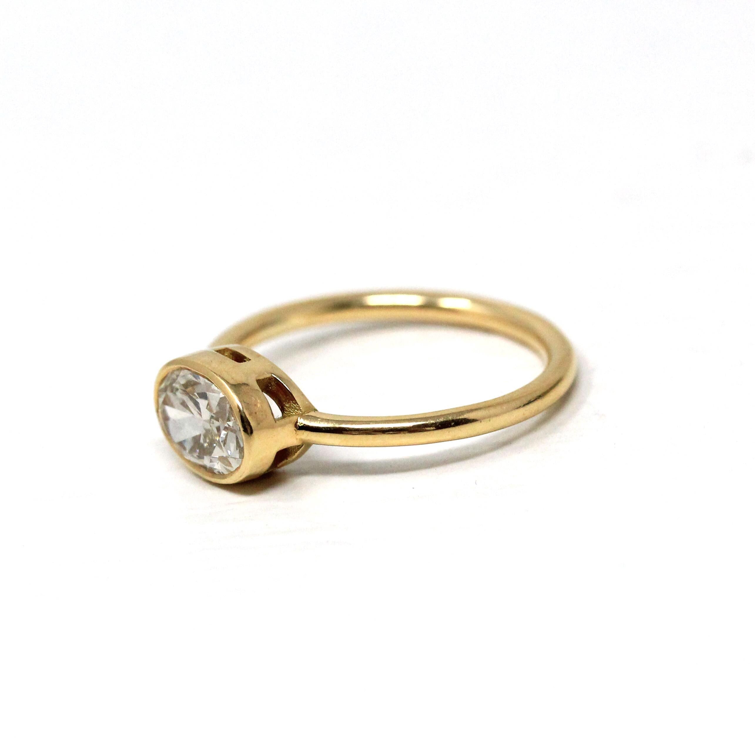 East-to-West Diamond Ring - 18k Yellow Gold Bezel Set Fancy Warm Light Yellow Oval Faceted Gemstone - Modern Size 6 Fine Jewelry W/ Report