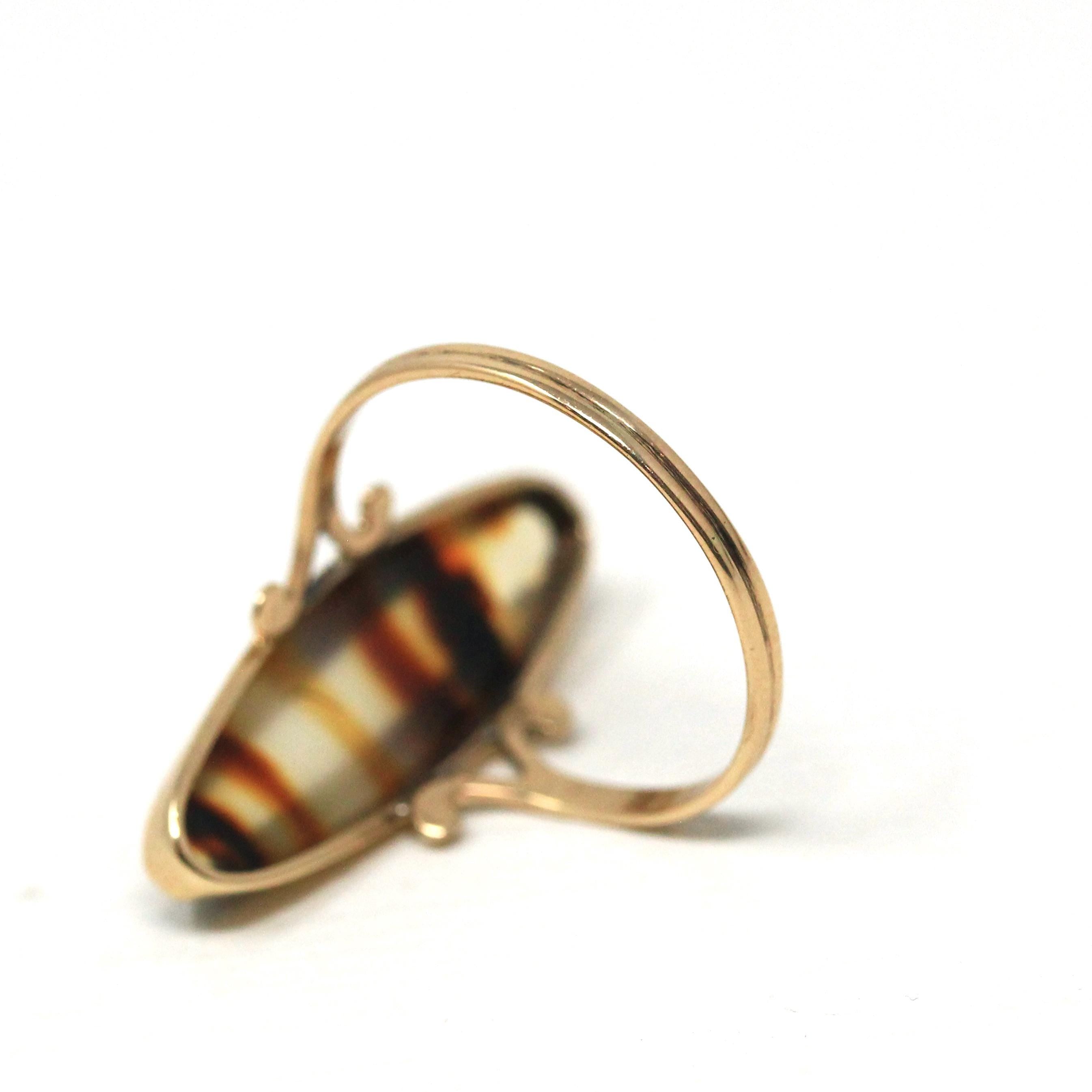 Vintage Agate Ring - Retro Era 10k Yellow Gold Oval Cabochon Cut Banded Natural Gemstone - Circa 1940s Era Size 7 1/4 Statement Fine Jewelry