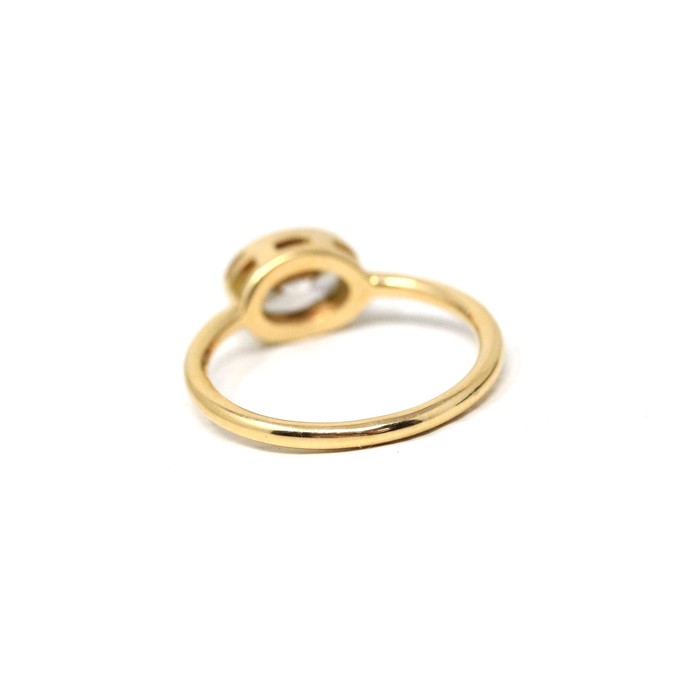 East-to-West Diamond Ring - 18k Yellow Gold Bezel Set Fancy Warm Light Yellow Oval Faceted Gemstone - Modern Size 6 Fine Jewelry W/ Report