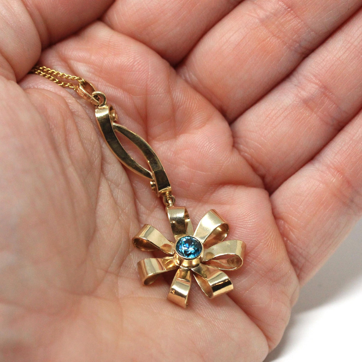 Vintage Flower Necklace - Mid Century 10k Yellow Gold Natural Blue Zircon Gemstone Pendant - Circa 1940s December Birthstone Fine Jewelry