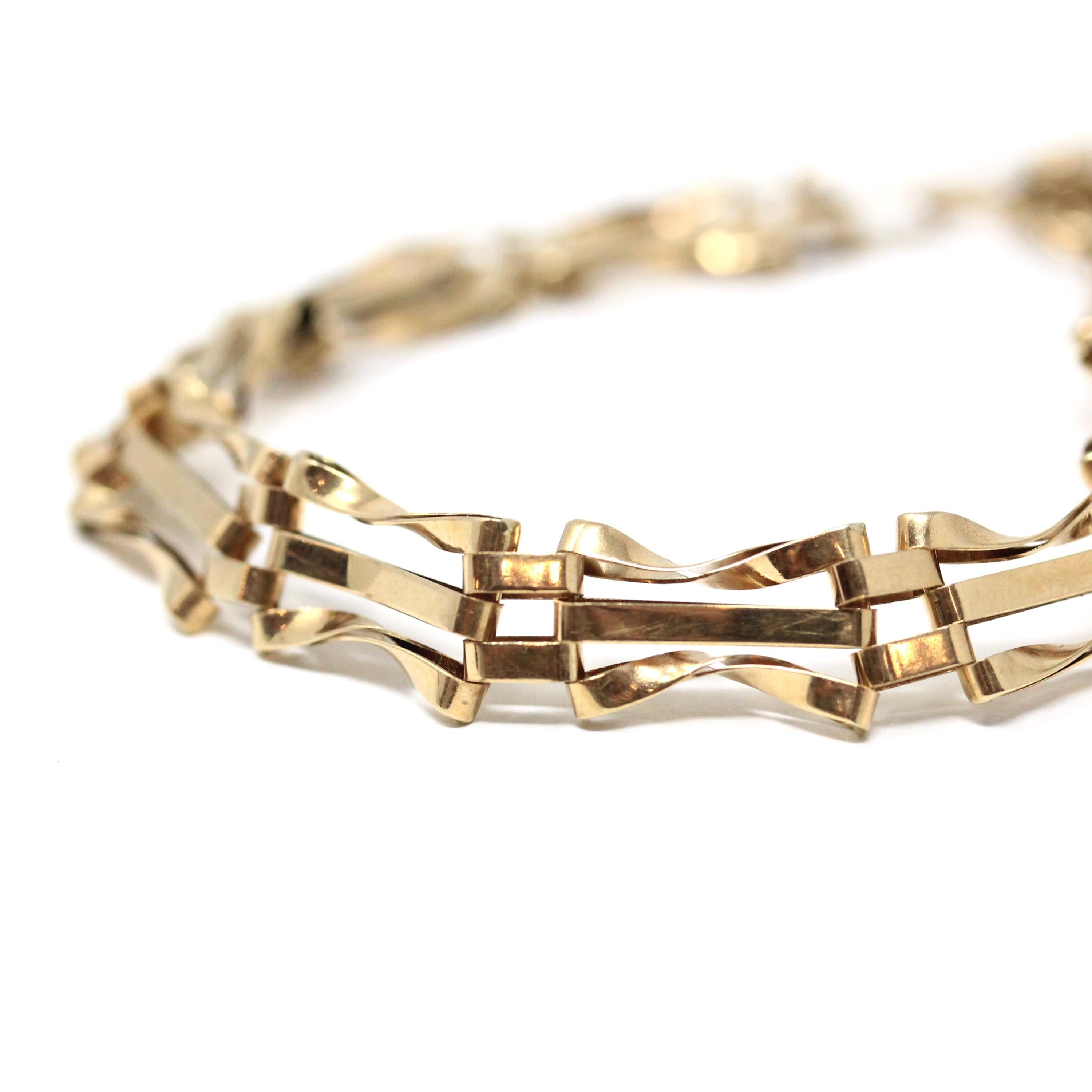 Vintage Padlock Bracelet - Retro 9ct Yellow Gold Heart Shaped Charm Key Hole - Circa 1970s Fancy Link Style Chain Fine Love Loyalty Jewelry