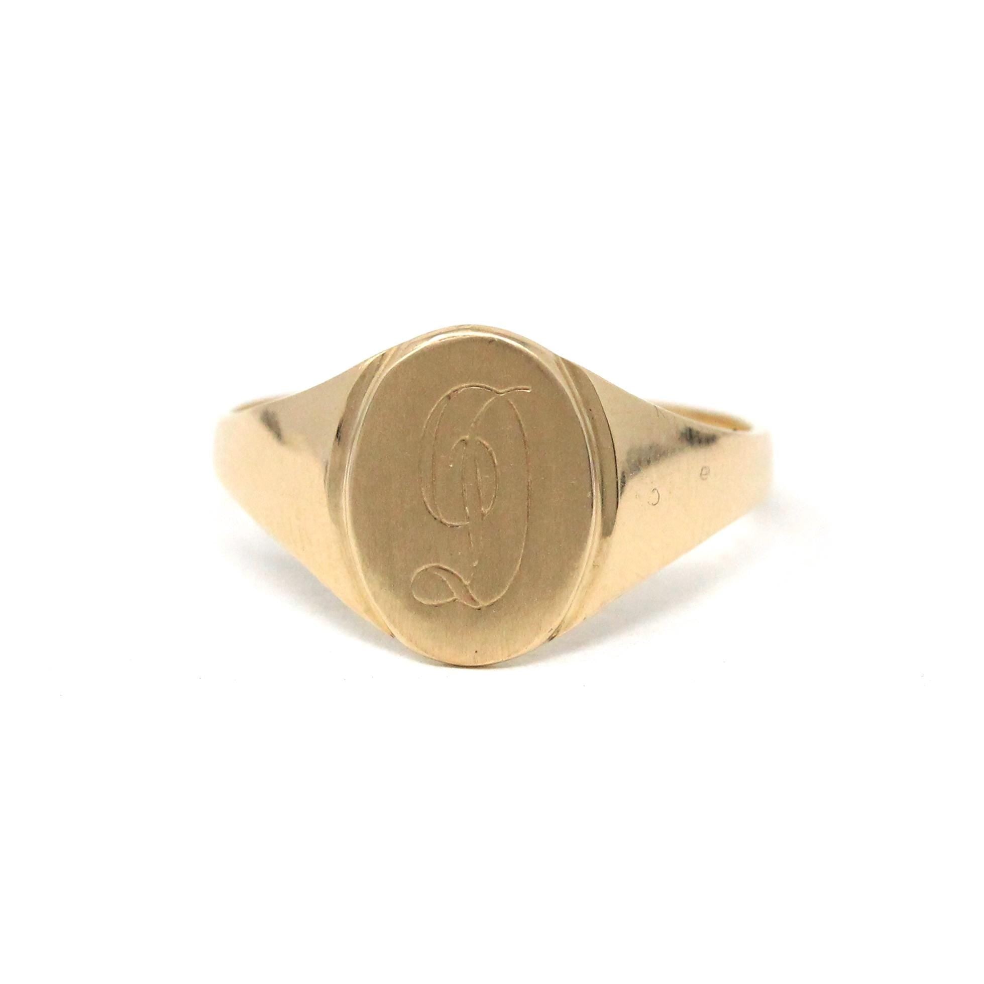Letter "D" Signet Ring - 14k Yellow Gold Oval - Modern Circa 2000's Era Size 6 1/4 Engraved Initials Letters Minimalist Simple Fine Jewelry
