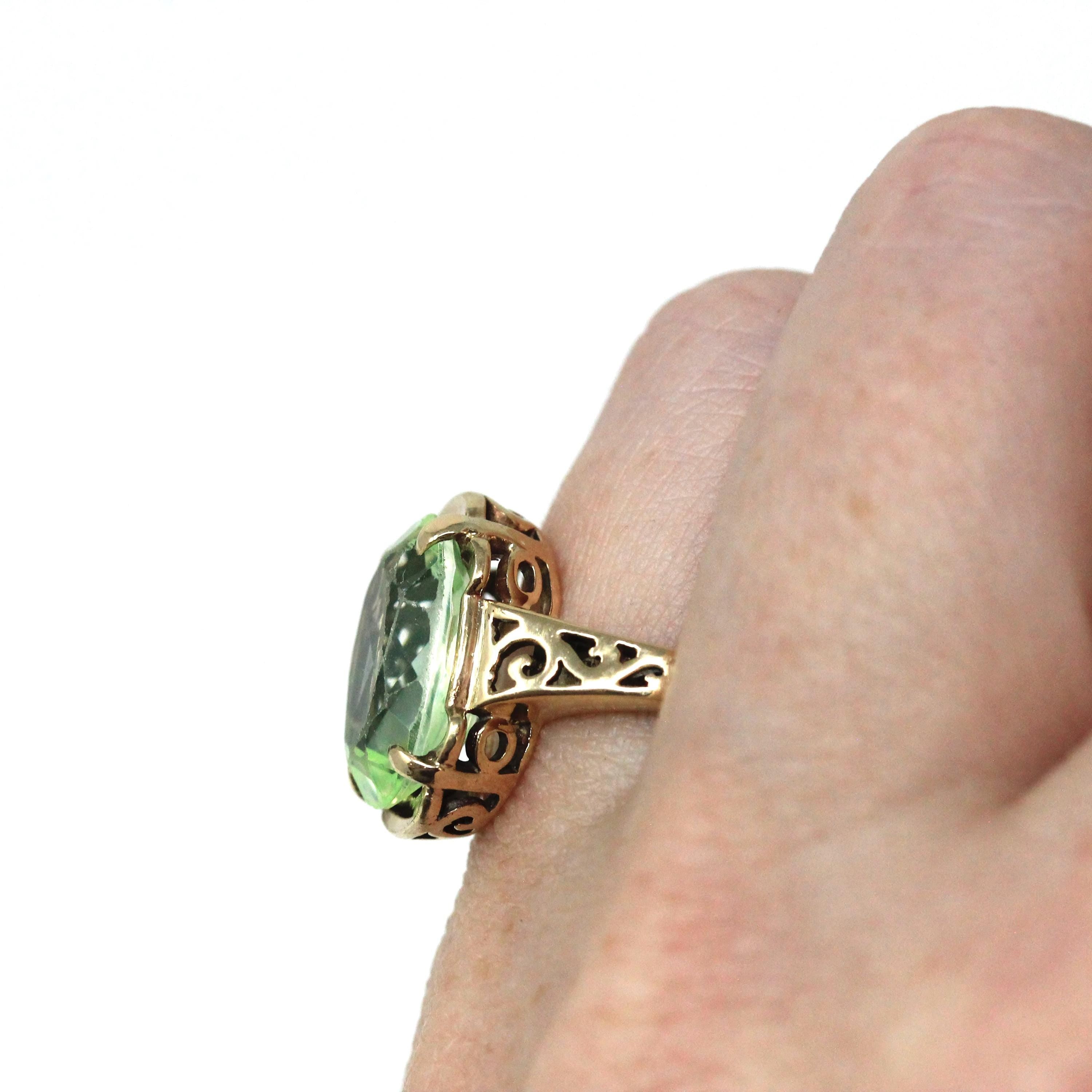 Created Spinel Ring - Modern 10k Yellow Gold Faceted Green Oval Gemstone - Estate Circa 2000's Era Size 4 3/4 August Birthstone Fine Jewelry