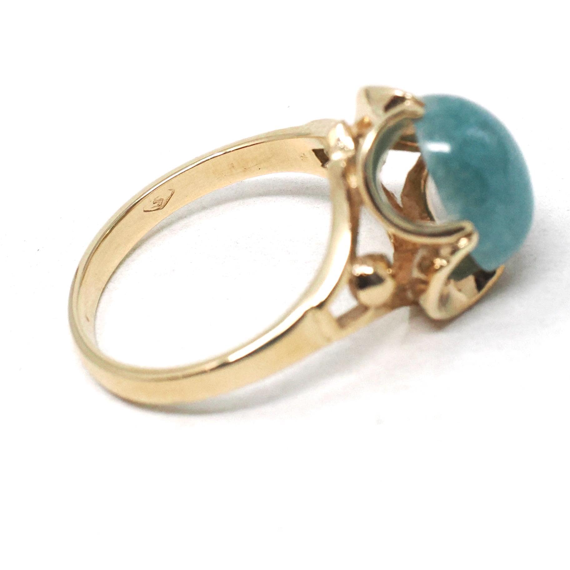 Vintage Jadeite Ring - Retro 10k Yellow Gold Green Blue Oval Cabochon Jade Gemstone - Retro Circa 1960s Era Size 5.25 Fine Solitaire Jewelry