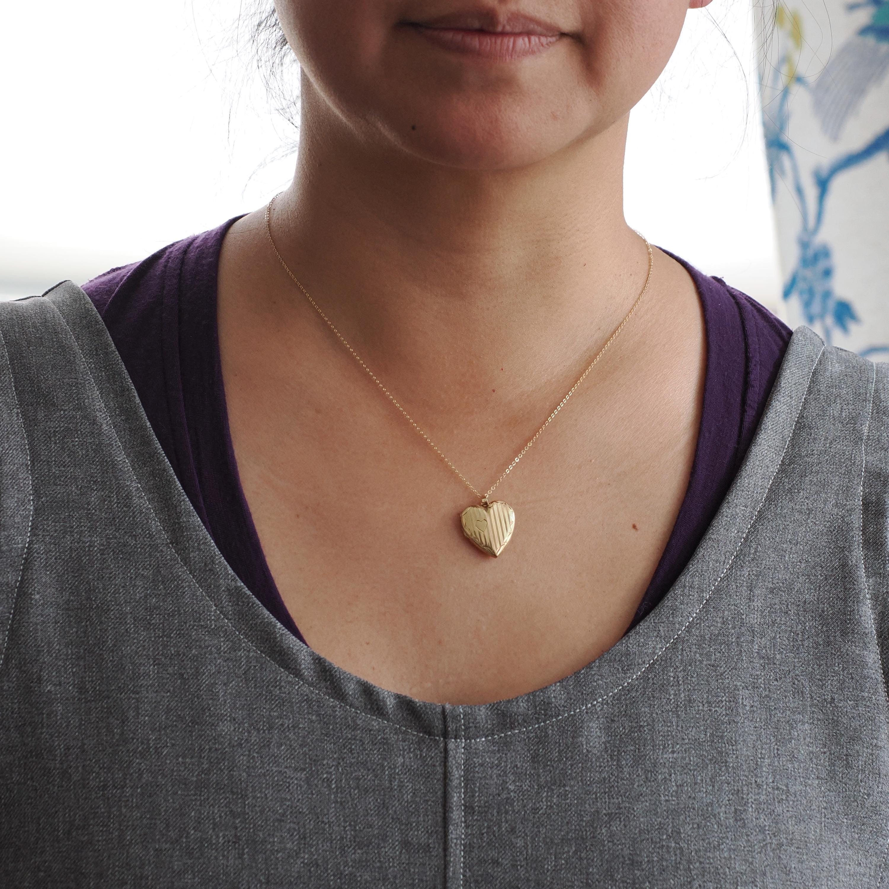 Vintage Heart Locket - Retro 10k Yellow Gold Pinstripe Design Charm Pendant Necklace - Circa 1940s Era Keepsake Photograph Fine Jewelry
