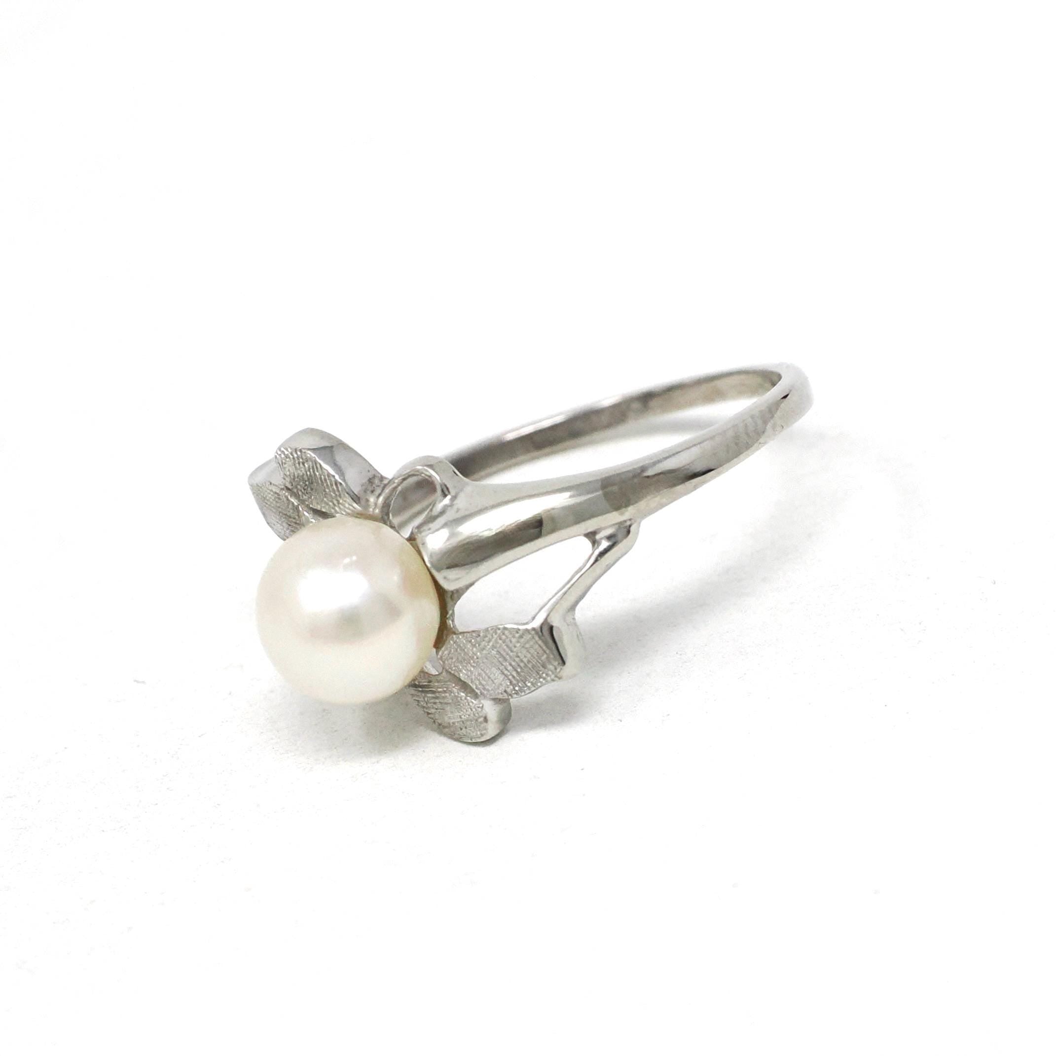Vintage Pearl Ring - Mid Century 10k White Gold Cultured Organic 6 MM Gemstone - Circa 1960s Size 5 June Birthstone Leaf Motif Fine Jewelry