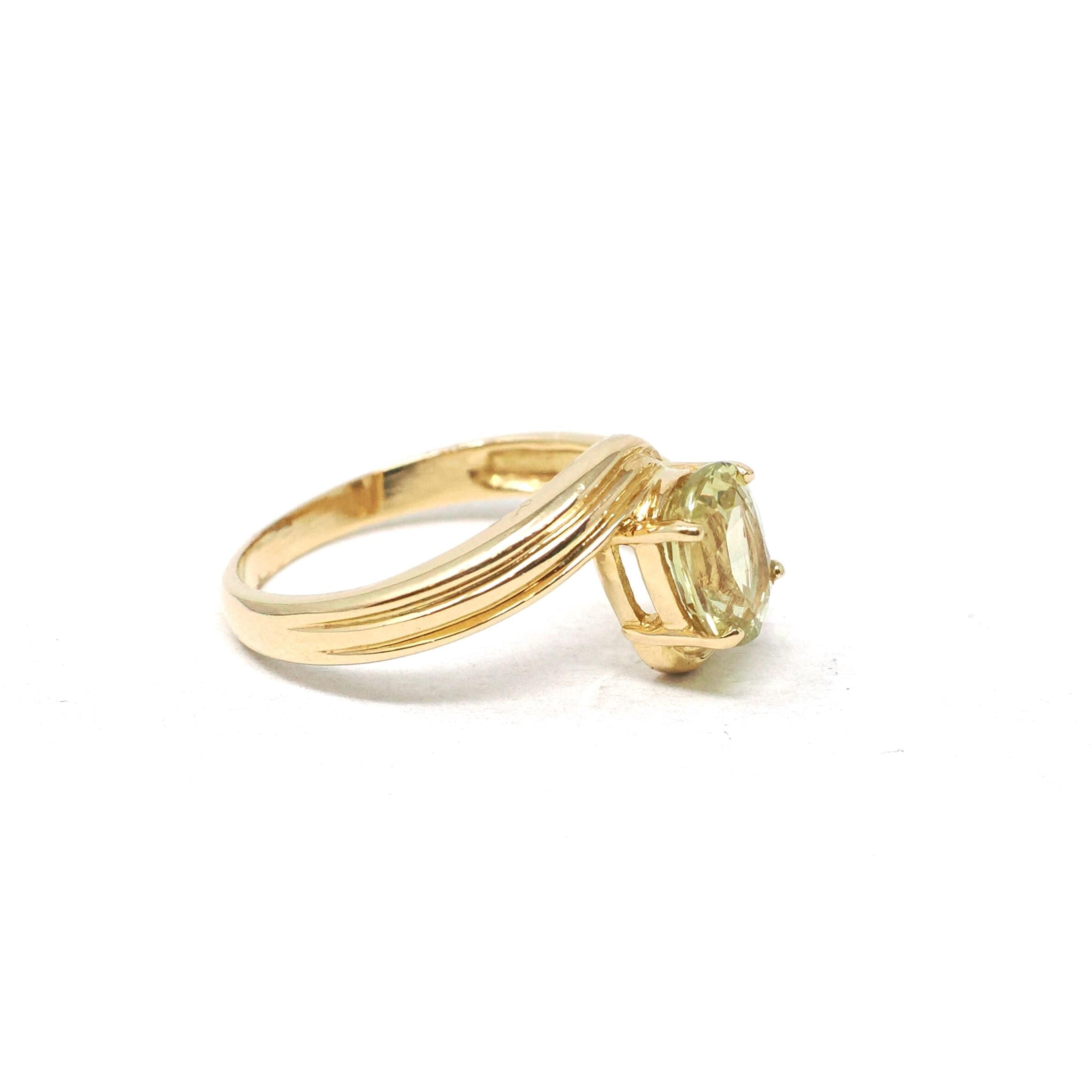 Chrysoberyl Bypass Ring - Modern 18k Yellow Gold Natural Light Green Oval Gemstone Solitaire - Vintage Estate 2000s Era Size 8 Fine Jewelry