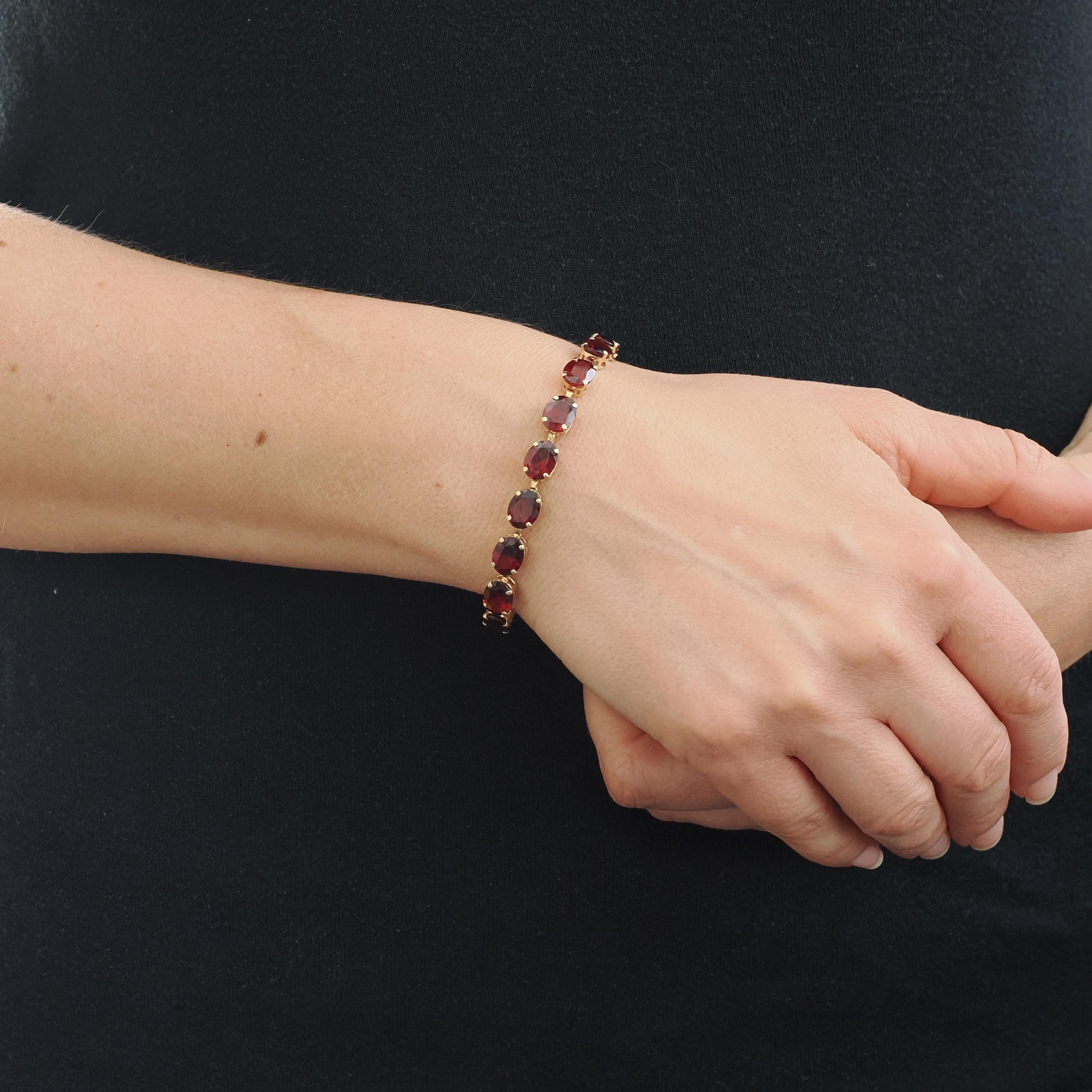 Modern Garnet Bracelet - Estate 14k Yellow Gold Red Oval Faceted 25.50 CTW Natural Gemstones - Circa 2000's Era Tennis Style Fine Jewelry