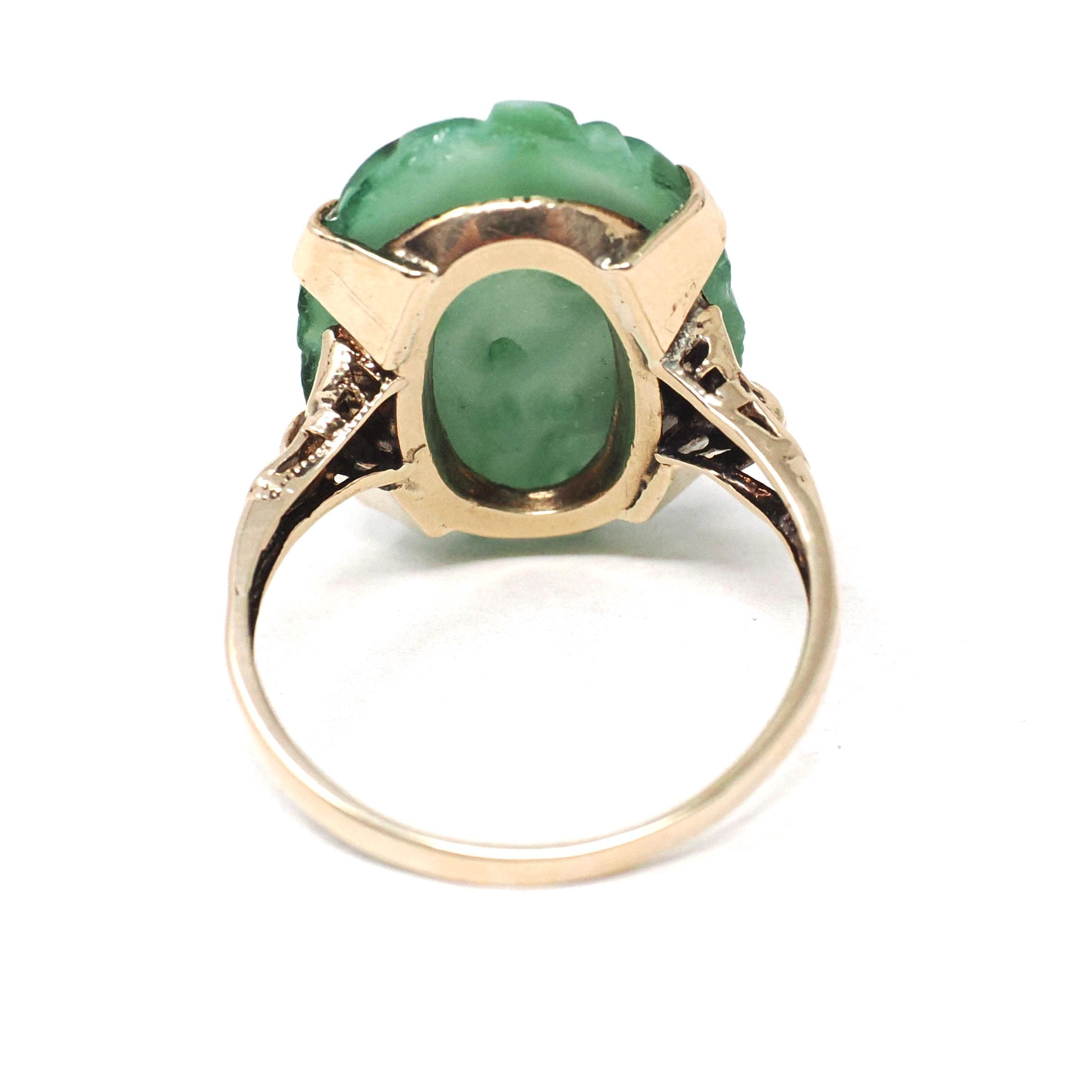 Art Deco Ring - Retro 10k Yellow Gold Carved Mottled Green Glass Oval Stone - Vintage Circa 1940s Era Size 7 3/4 Statement Fine 40s Jewelry