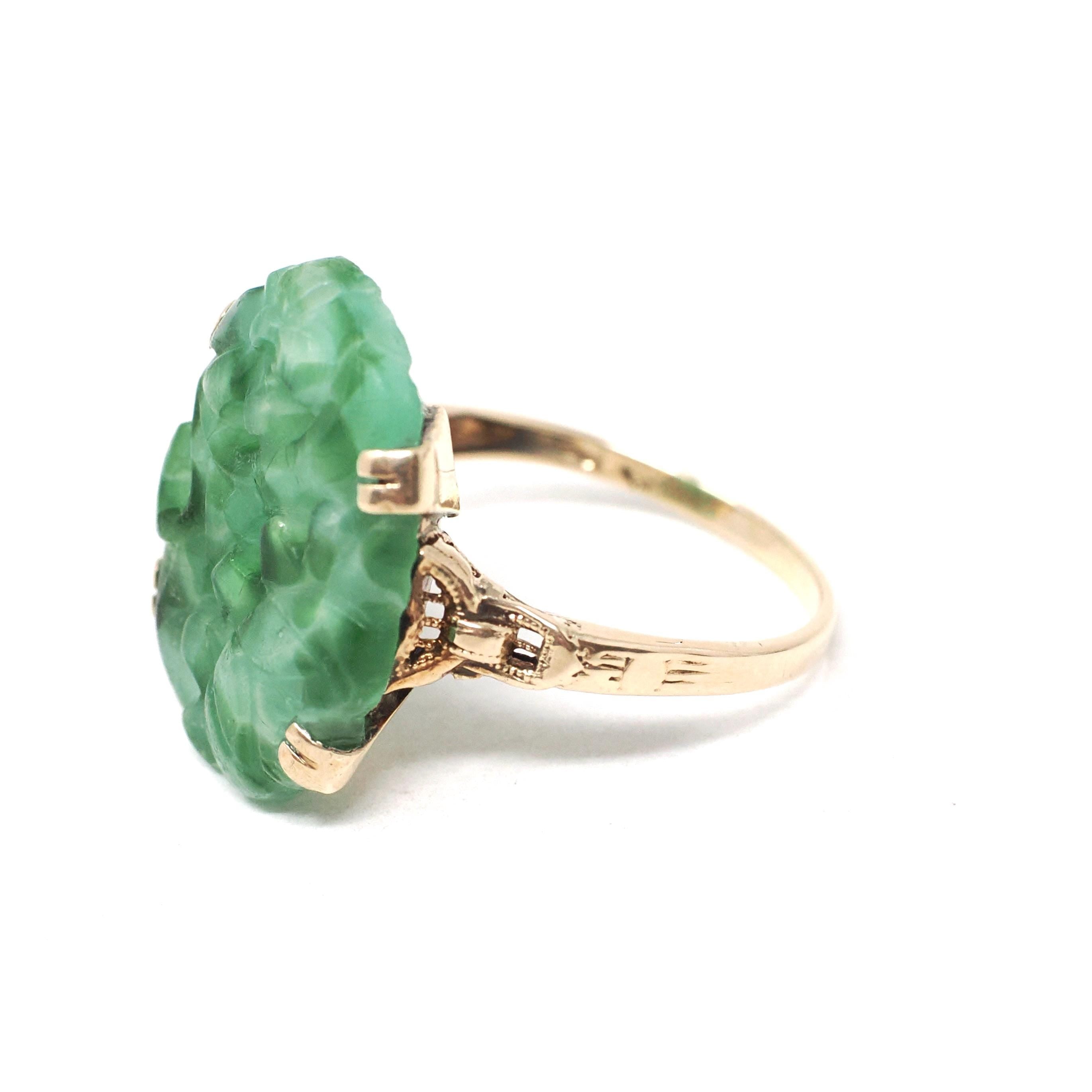 Art Deco Ring - Retro 10k Yellow Gold Carved Mottled Green Glass Oval Stone - Vintage Circa 1940s Era Size 7 3/4 Statement Fine 40s Jewelry