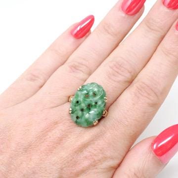 Art Deco Ring - Retro 10k Yellow Gold Carved Mottled Green Glass Oval Stone - Vintage Circa 1940s Era Size 7 3/4 Statement Fine 40s Jewelry