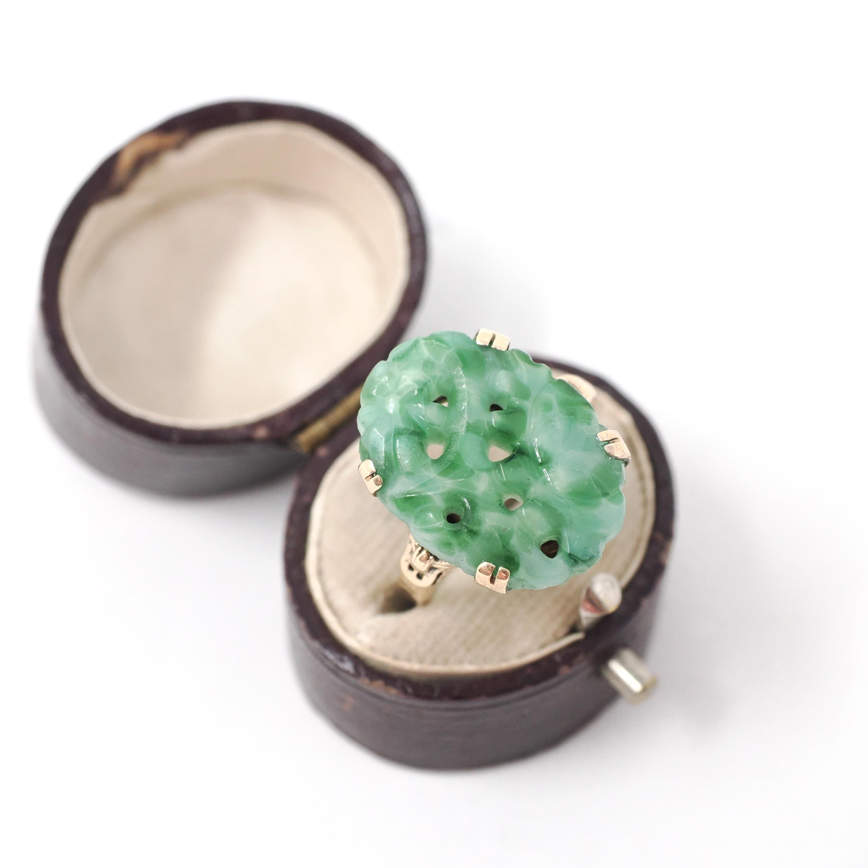 Art Deco Ring - Retro 10k Yellow Gold Carved Mottled Green Glass Oval Stone - Vintage Circa 1940s Era Size 7 3/4 Statement Fine 40s Jewelry