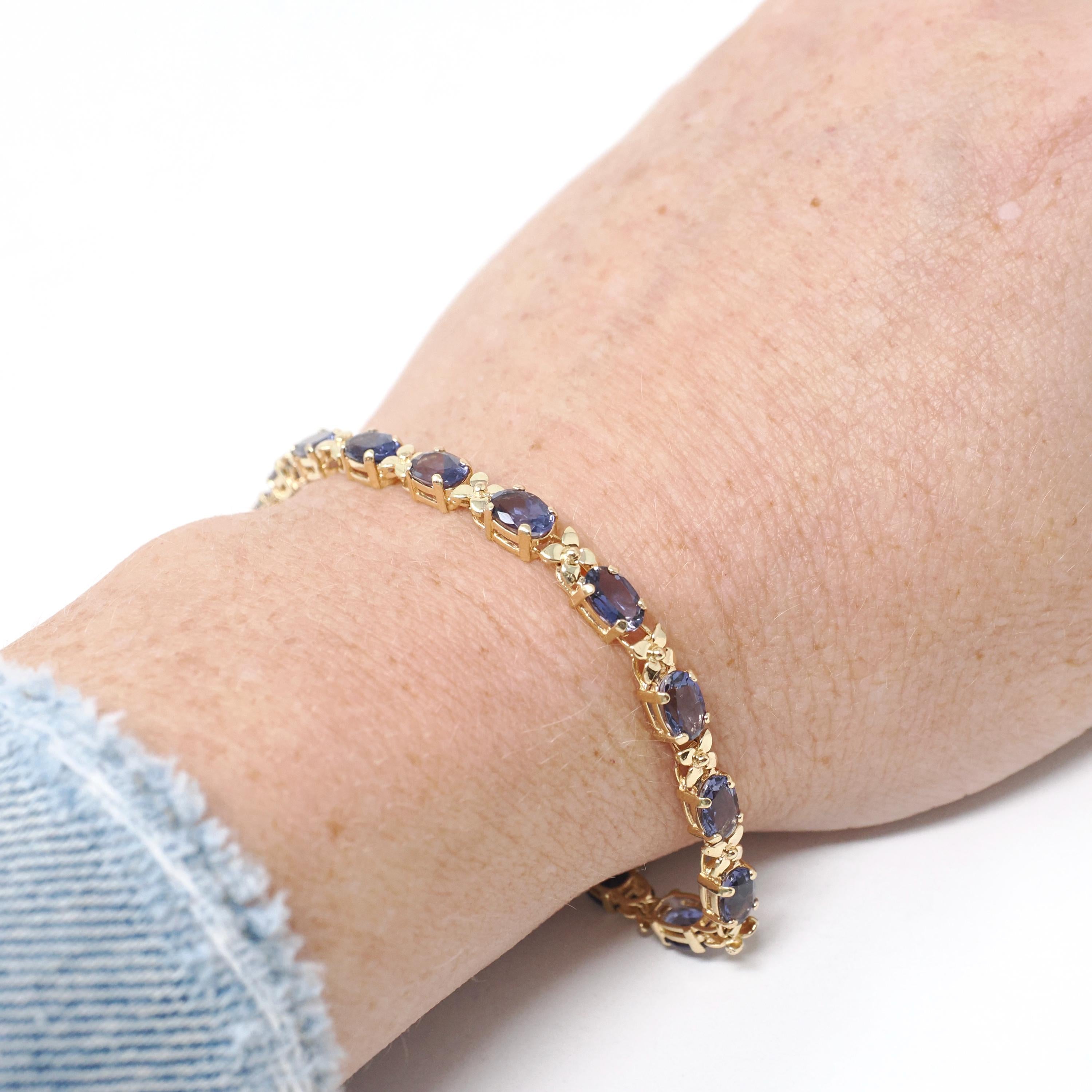 Iolite Tennis Bracelet - Contemporary 14k Yellow Gold Violet Blue Oval Natural Gemstone & Flower Links - Circa 2000s Era 7 1/4" Fine Jewelry