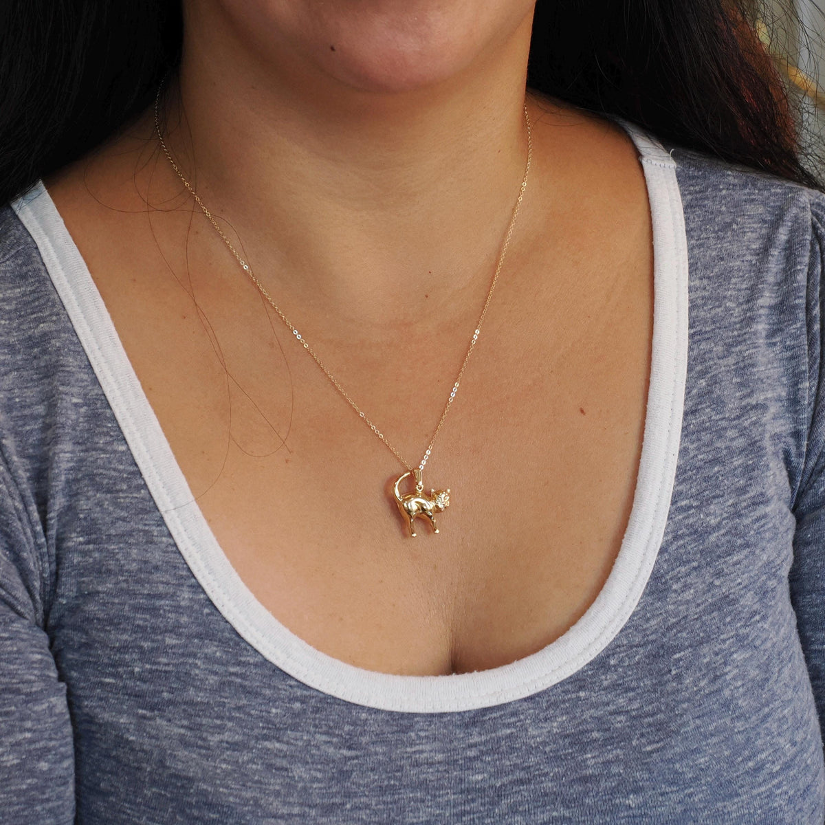 Contemporary Cat Charm - Modern 14k Yellow Gold Figural Feline Pendant Necklace - Circa 1990s Era Hollow Kitty Tail Pet Animal Fine Jewelry
