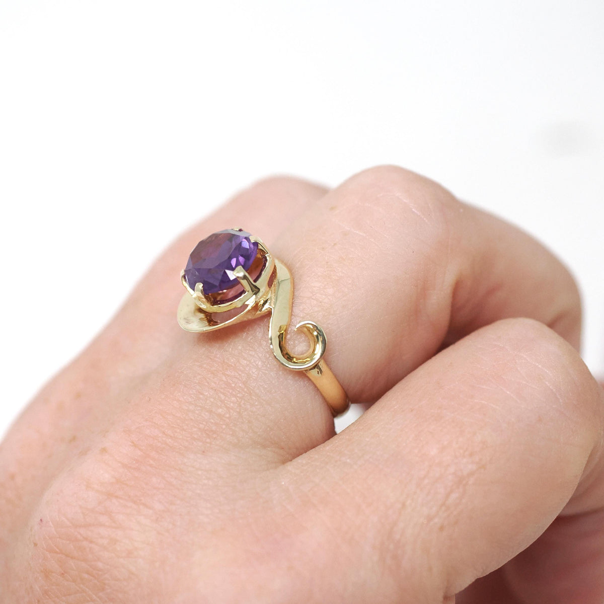 Created Color Change Sapphire Ring - Mid Century 10k Yellow Gold Natural 2.74 CT Gem - Circa 1960s Era Size 6 Victorian Revival Fine Jewelry