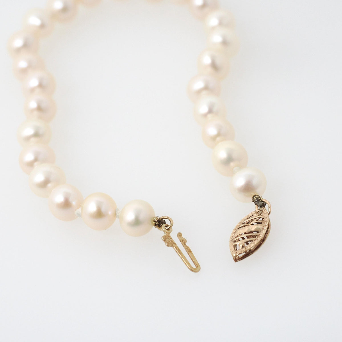 Cultured Pearl Bracelet - Contemporary 14k Yellow Gold 6.25 MM Organic Gem Knotted Strand - Circa 1990s Era Fashion Accessory Fine Jewelry