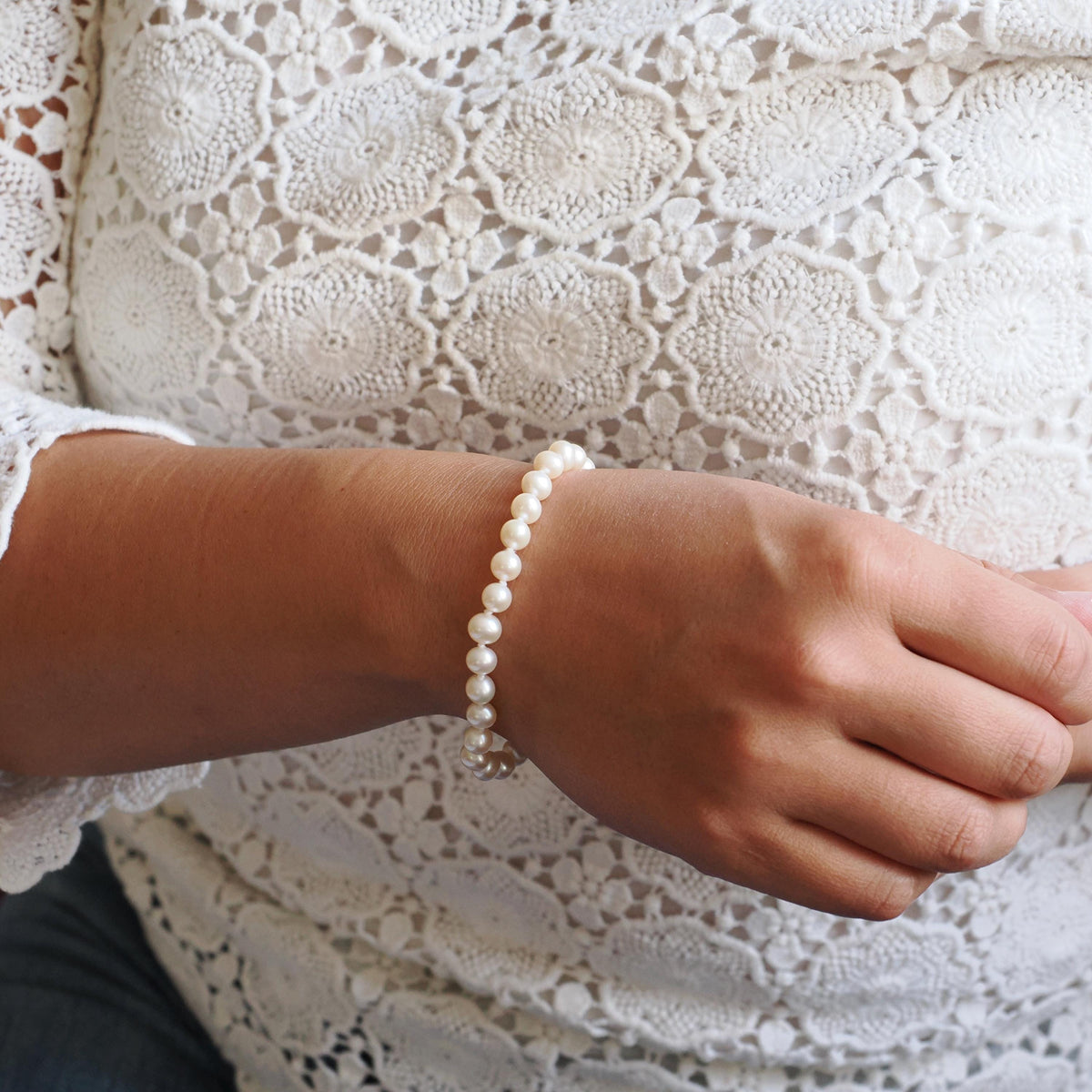 Cultured Pearl Bracelet - Contemporary 14k Yellow Gold 6.25 MM Organic Gem Knotted Strand - Circa 1990s Era Fashion Accessory Fine Jewelry