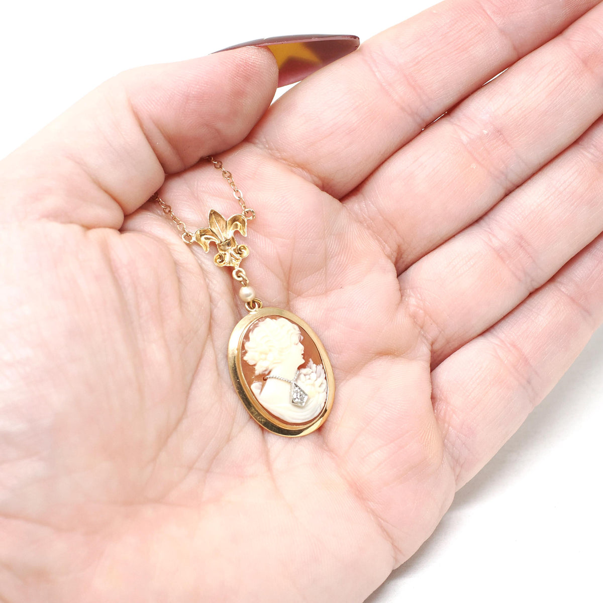 Vintage Cameo Necklace - Retro 10k Yellow Gold Oval Carved Shell Diamond Habillé Fleur De Lis - Circa 1940s Era Statement Fine 40s Jewelry