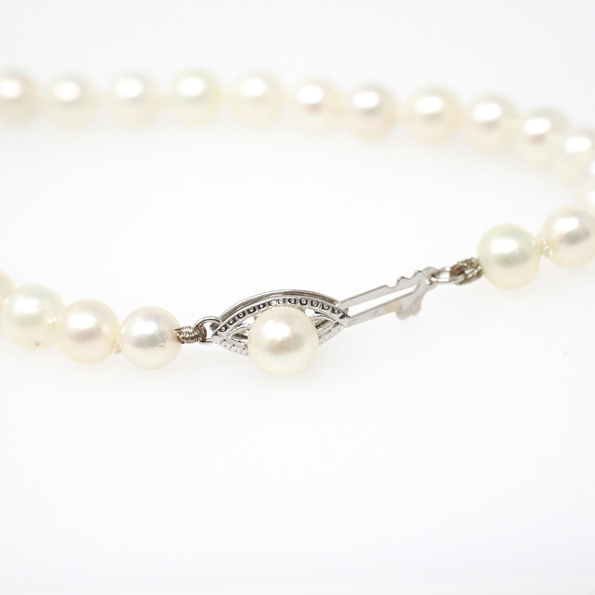 Cultured Pearl Necklace - Contemporary 14k White Gold Fish Hook Clasp Knotted Strand - Estate Circa 1990s Organic Gem 15" Inch 90s Jewelry