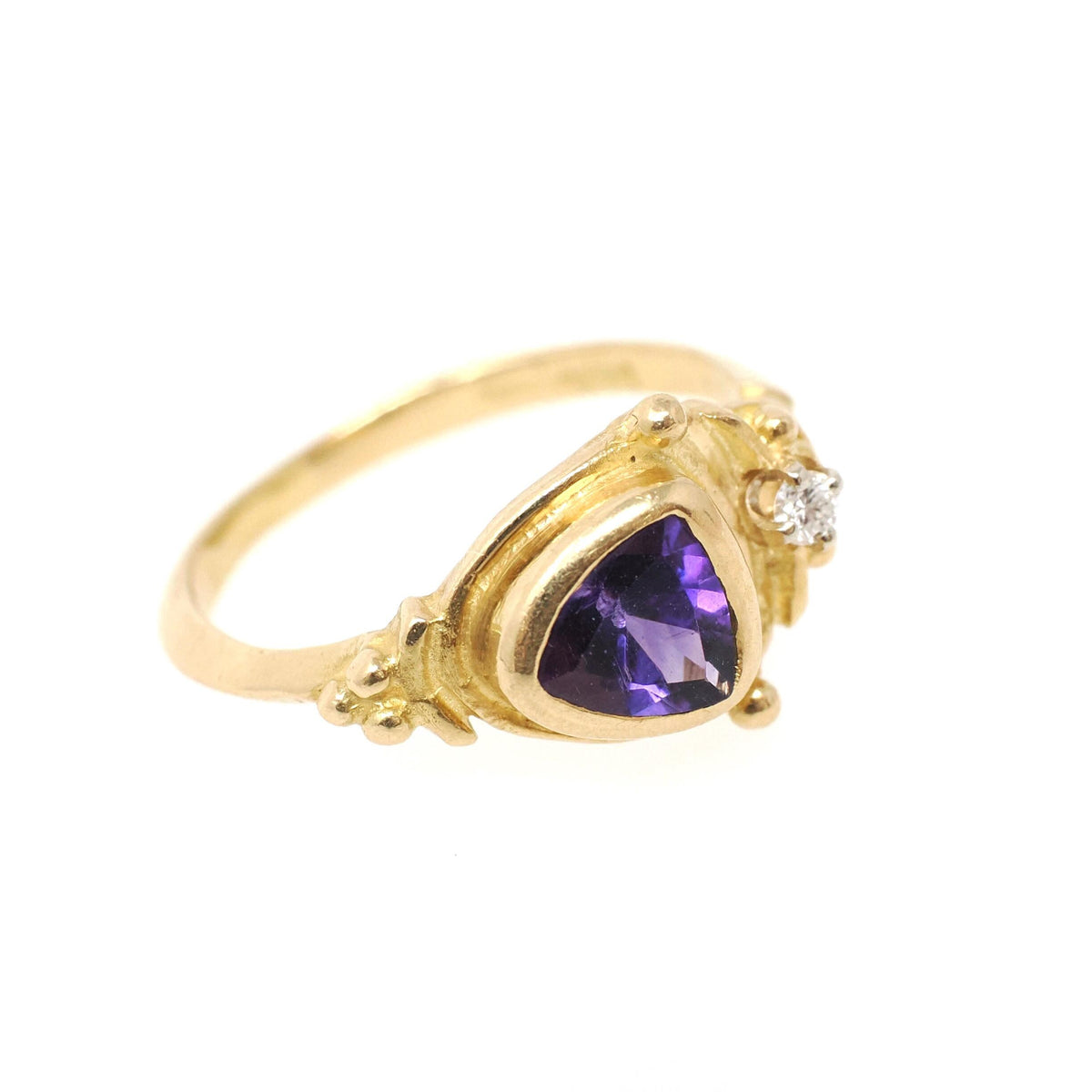 Amethyst & Diamond Ring - Contemporary 18k Yellow Gold Purple 1.00 CT Trillion Gem - Circa 2000s Size 6 1/4 February Birthstone Fine Jewelry