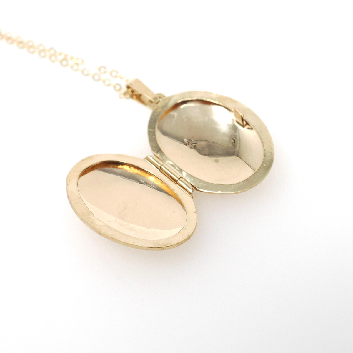 Flower Photo Locket - Contemporary 10k Yellow Gold Oval Pendant Necklace - Circa 2000s Era Paisley Design Photograph Keepsake Fine Jewelry