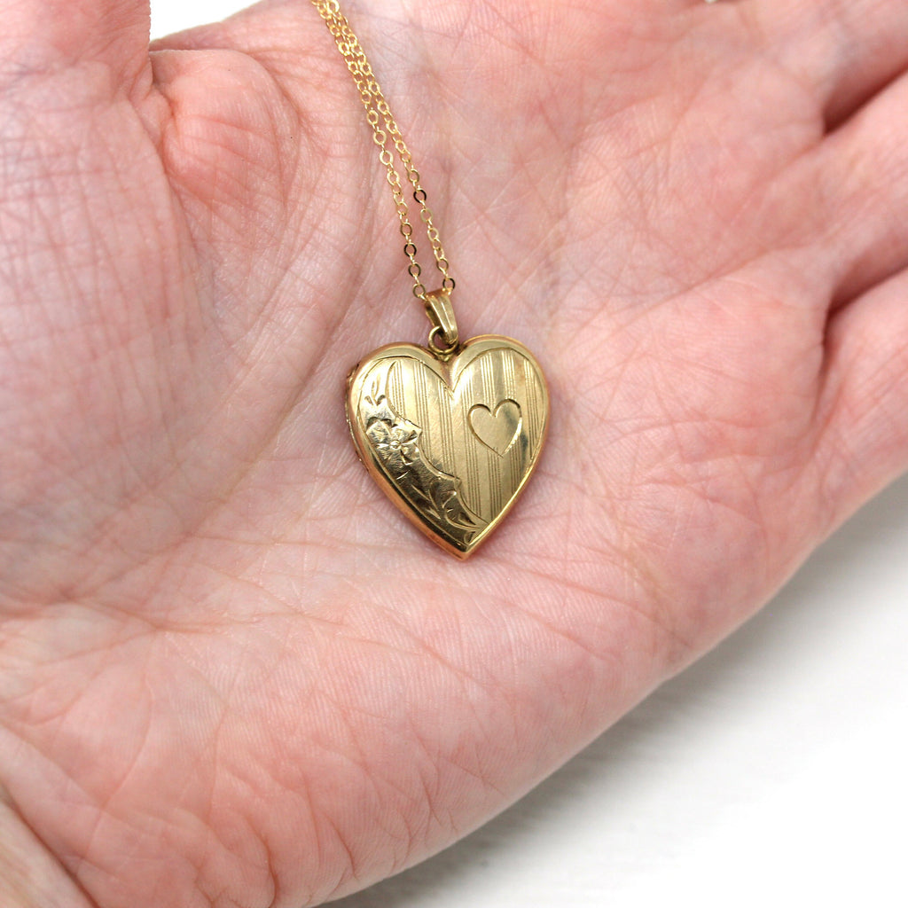 Vintage Heart Locket - Retro 10k Yellow Gold Pinstripe Flower Design Pendant Necklace - Circa 1940s Era Fine Keepsake Photograph 40s Jewelry