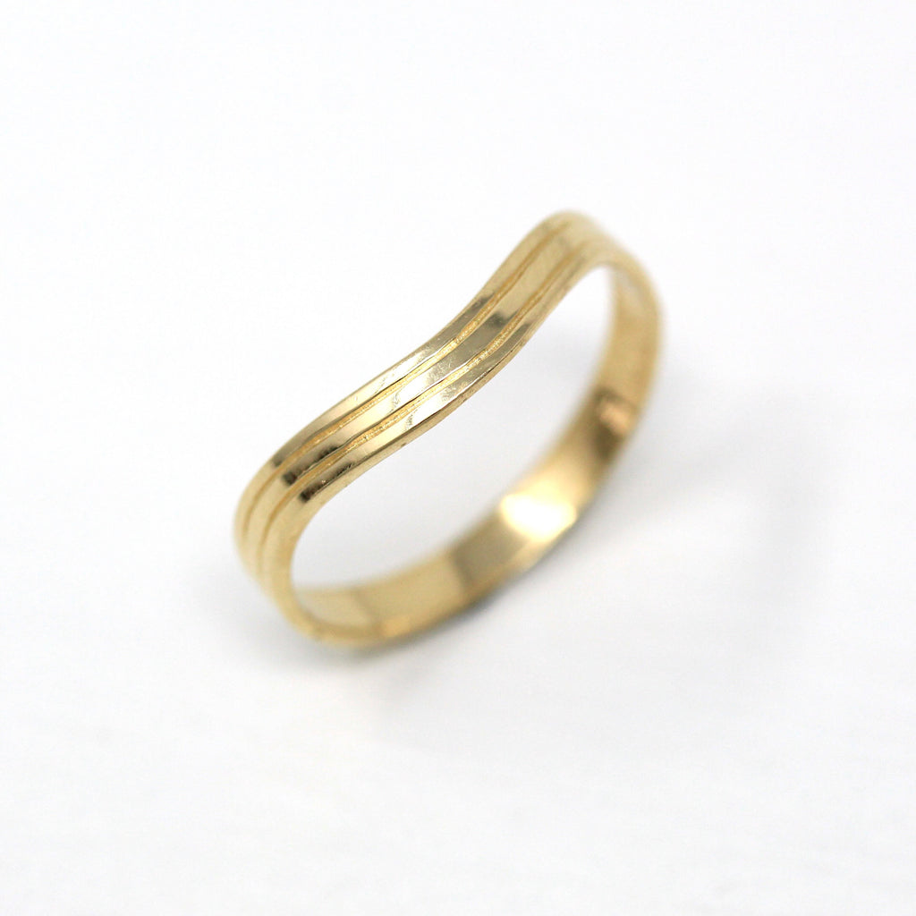 Curved Wedding Band - Modern 14k Yellow Gold Linear Wave Flowing Organic Design Ring - Estate Circa 2000s Era Size 8 1/2 Bridal Fine Jewelry