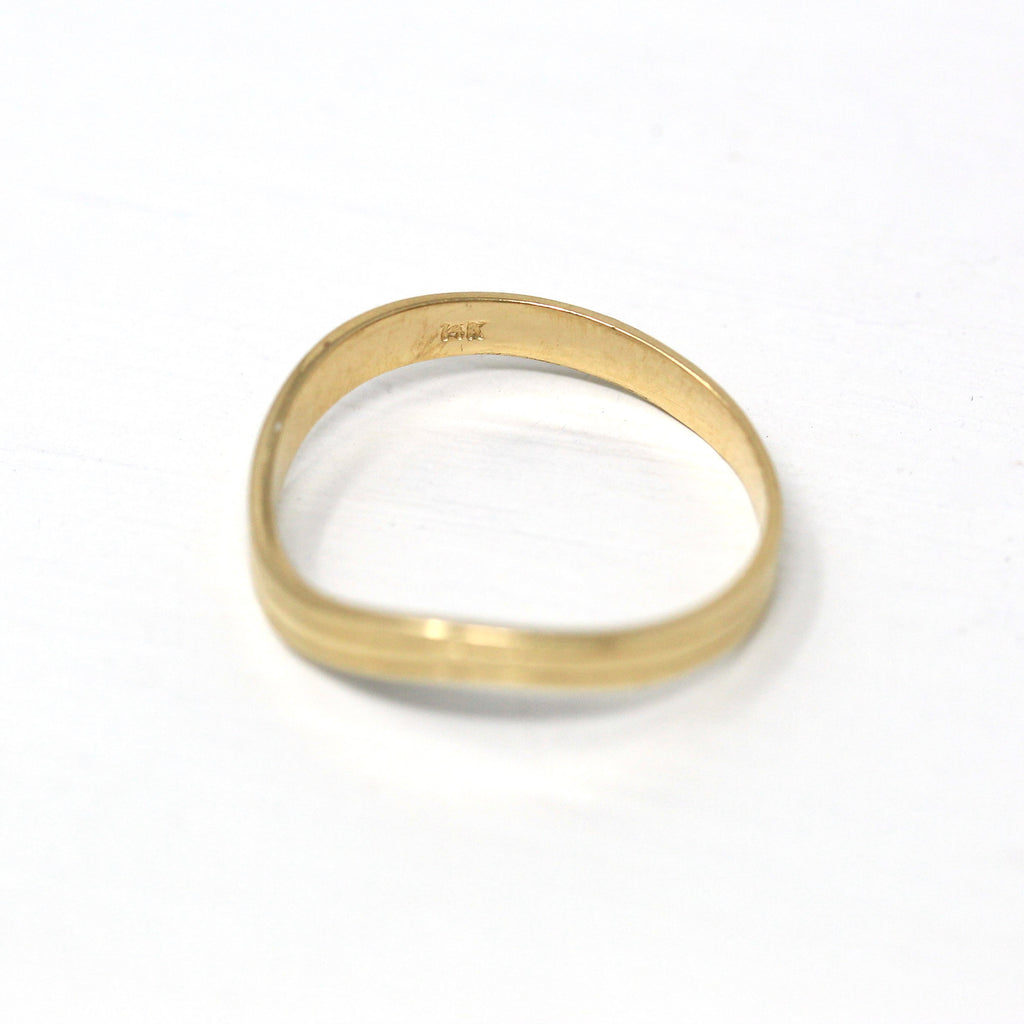 Curved Wedding Band - Modern 14k Yellow Gold Linear Wave Flowing Organic Design Ring - Estate Circa 2000s Era Size 8 1/2 Bridal Fine Jewelry