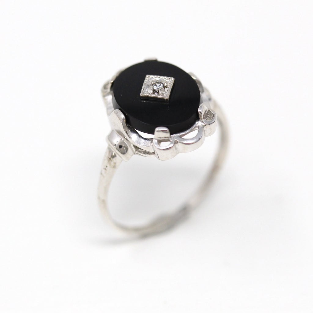Vintage Onyx Ring - Mid Century Era 10k White Gold Genuine Black Oval Gemstone - Circa 1950s Size 7 1/4 Scalloped Design Fine 50s Jewelry