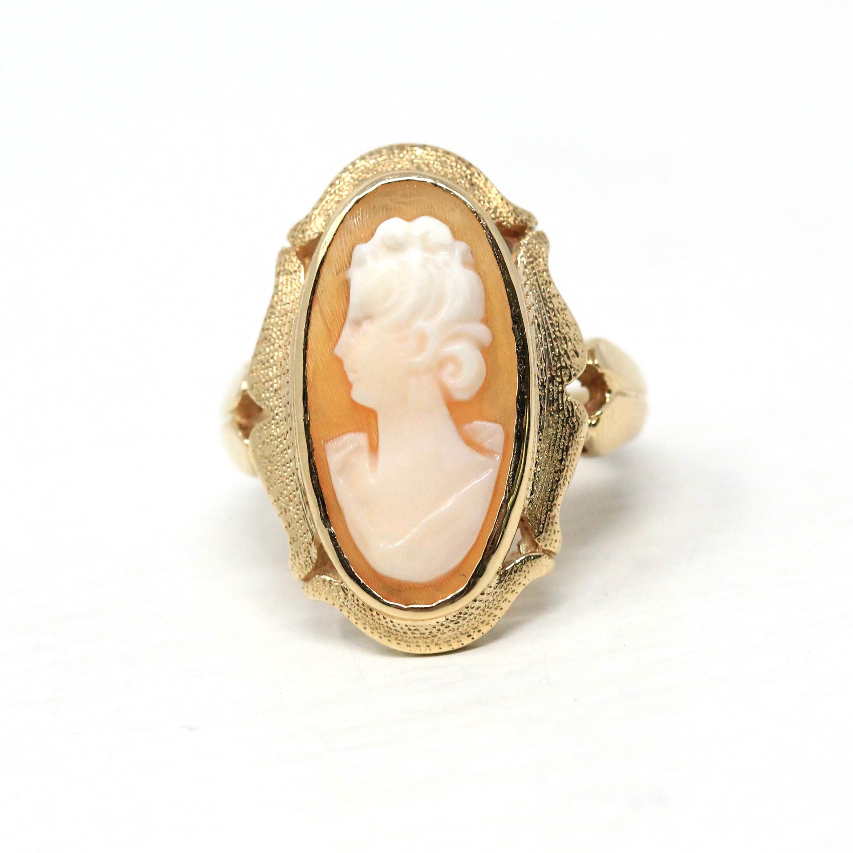 Vintage Cameo Ring Retro 10k Yellow Gold Carved Oval Shell