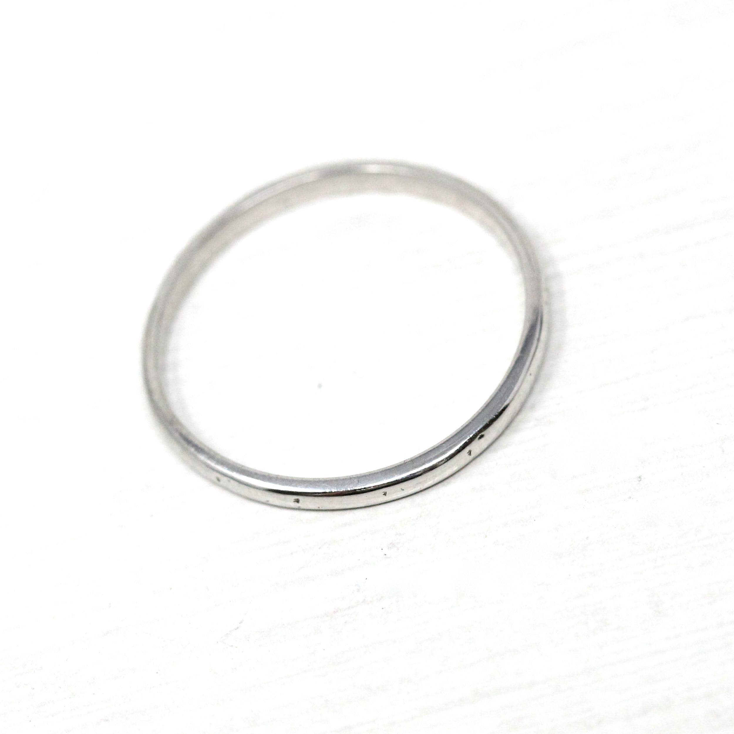 Vintage Wedding Band - Art Deco Era 18k White Gold Subtle Engraved Etched Design Ring - Circa 1930's Size 7 Stacking Bridal Fine 30s Jewelry