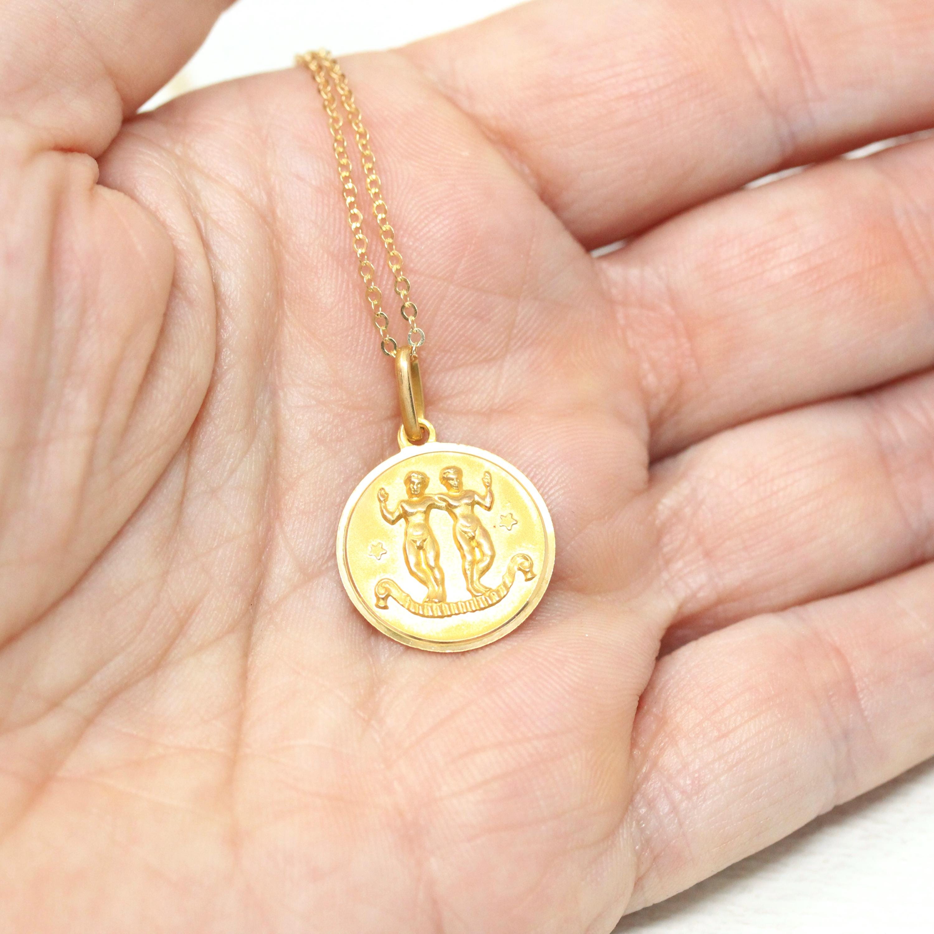 Estate Gemini Charm - Modern 18k Yellow Gold The Twins Air Element Pendant Necklace - Circa 1990s Era Zodiac Italian Italy Fine 90s Jewelry