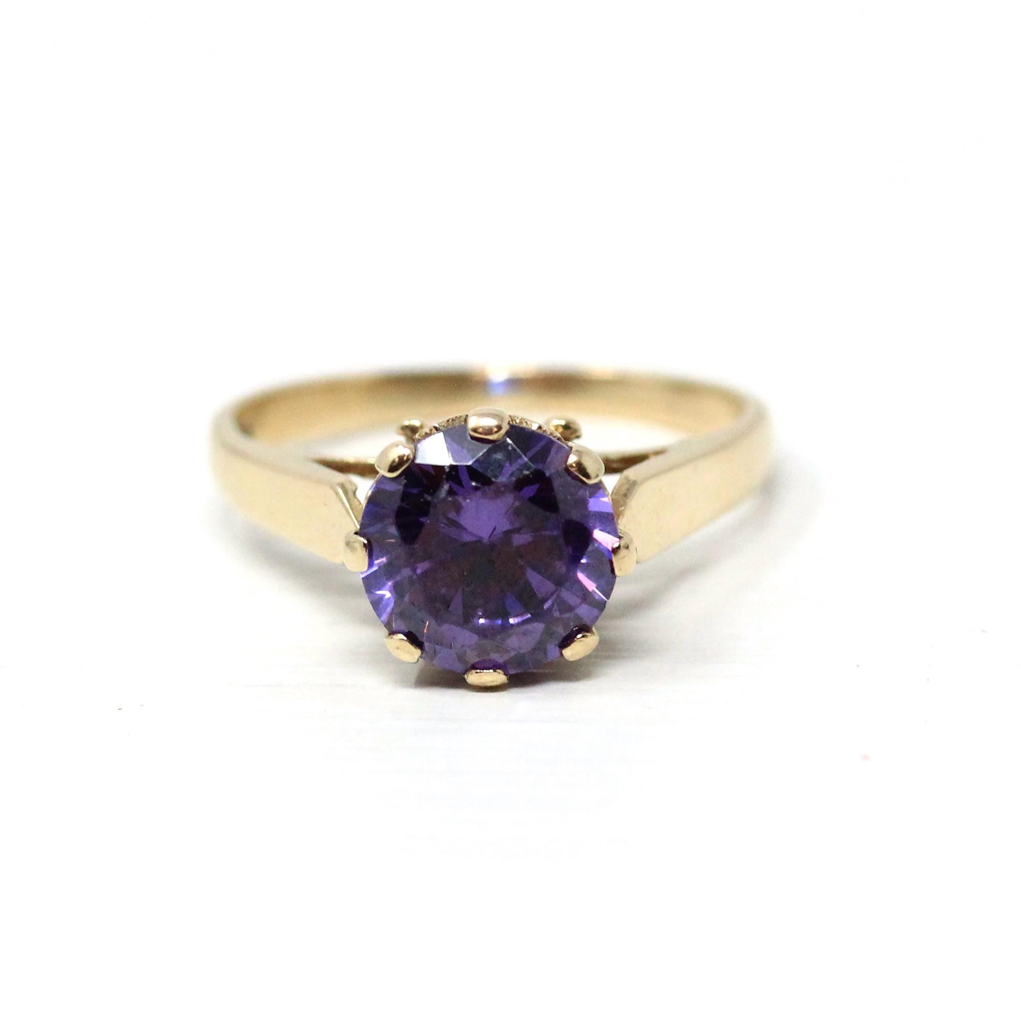 Modern Solitaire Ring - Estate 9k Yellow Gold Round Faceted Purple CZ Gemstone Basket Setting - Size 6 3/4 Fine Cubic Zirconia Y2K Jewelry