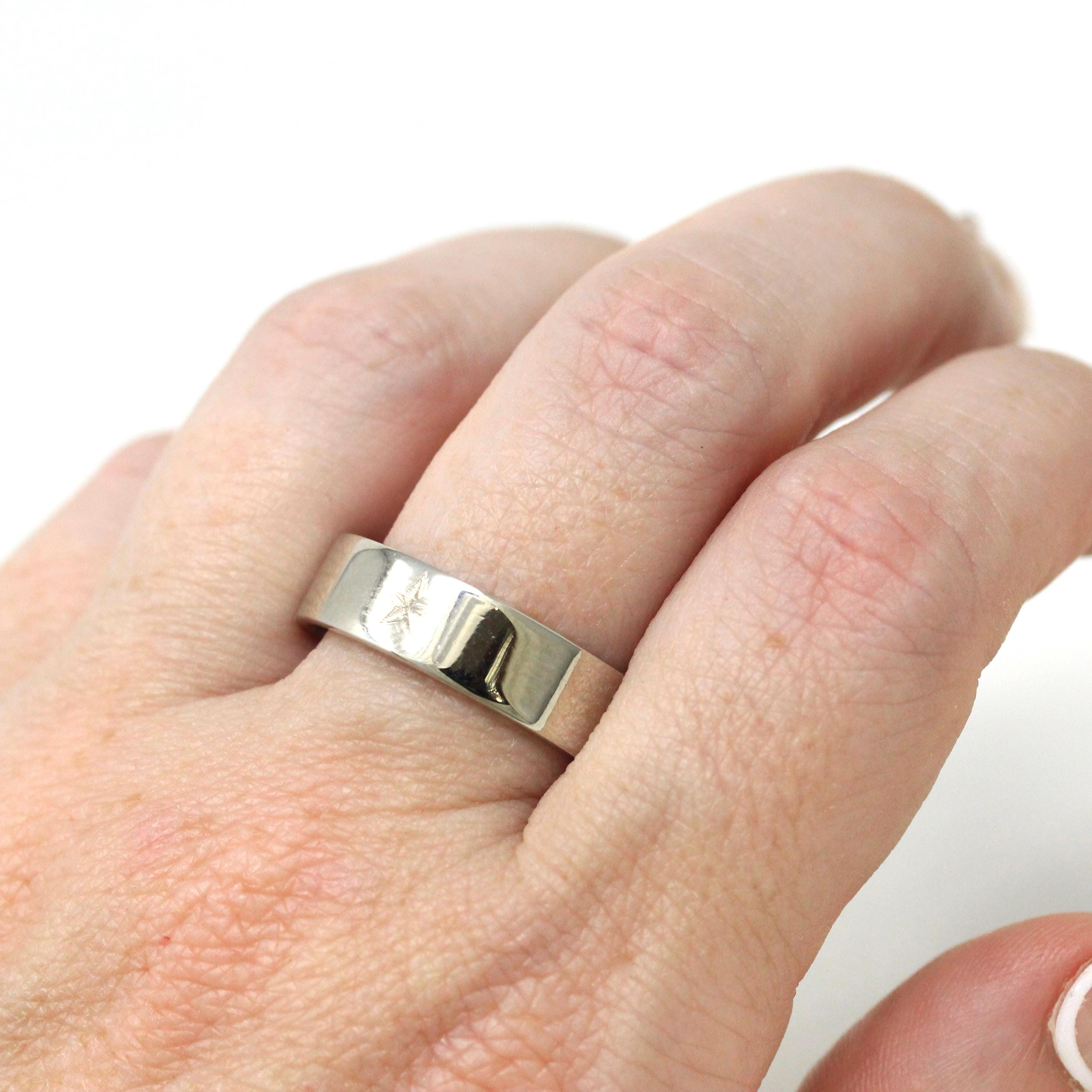 Star Wedding Band - Modern 10k White Gold Five Point Celestial Men's Unisex Bridal Ring - Estate 1988 Size 9 Engraved Polished Fine Jewelry